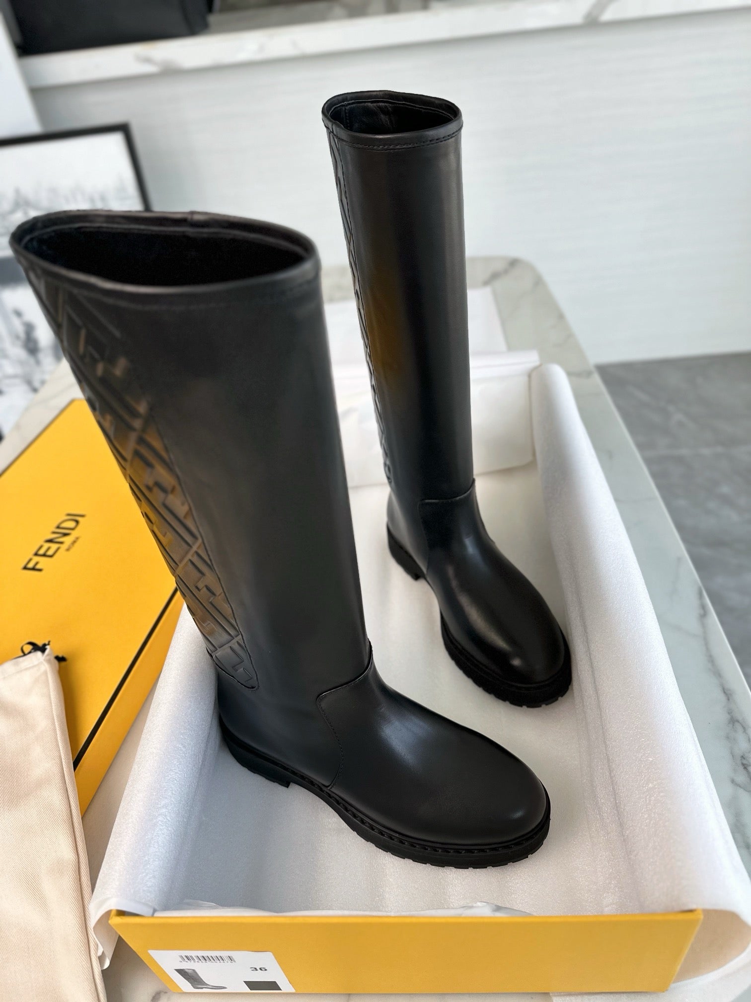 펜디 엠보스드 FF  롱 부츠