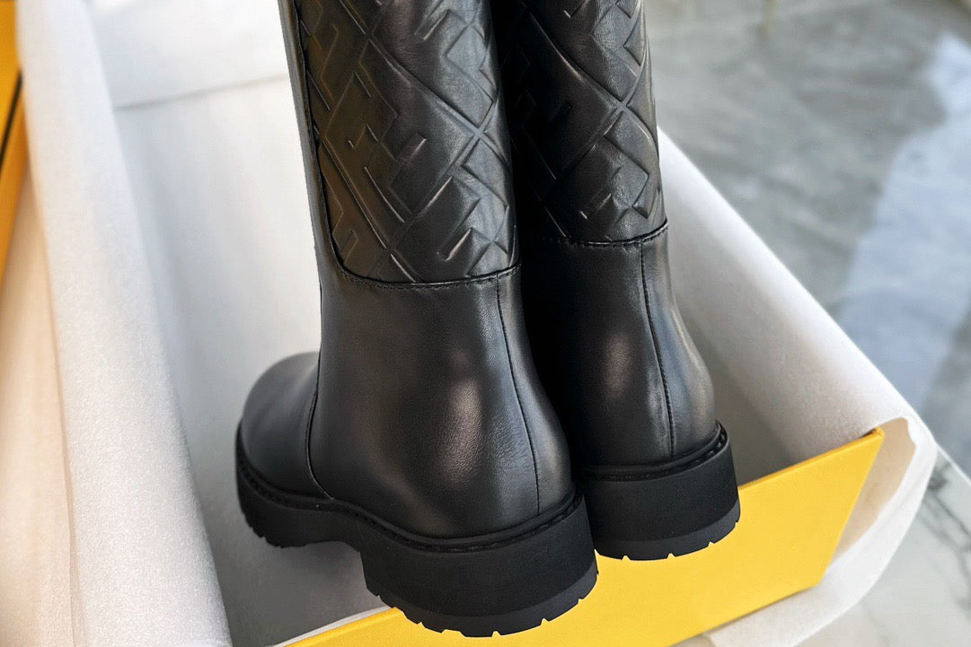 펜디 엠보스드 FF  롱 부츠