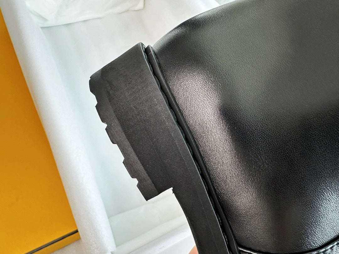 펜디 엠보스드 FF  롱 부츠