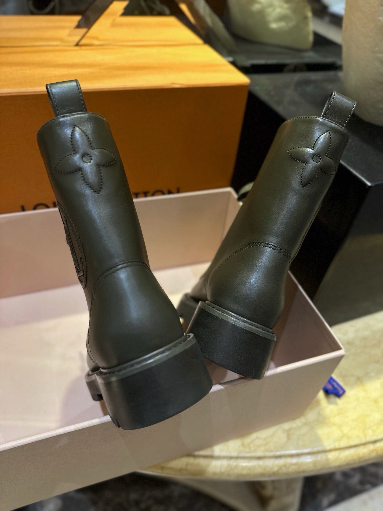 루이비통 테리토리 레인저 부츠