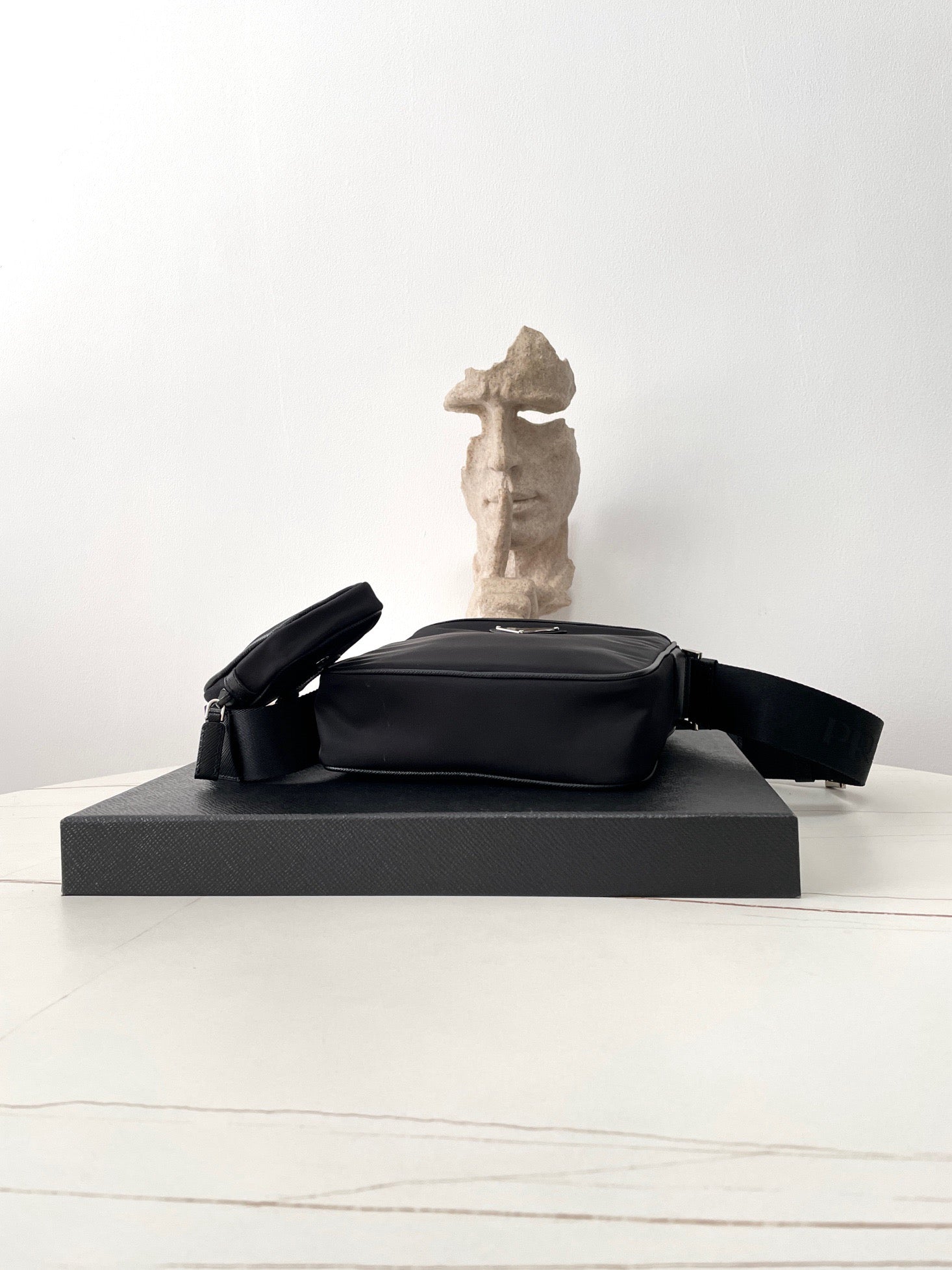 프라다 삼각로고 리나일론 사피아노 크로스백