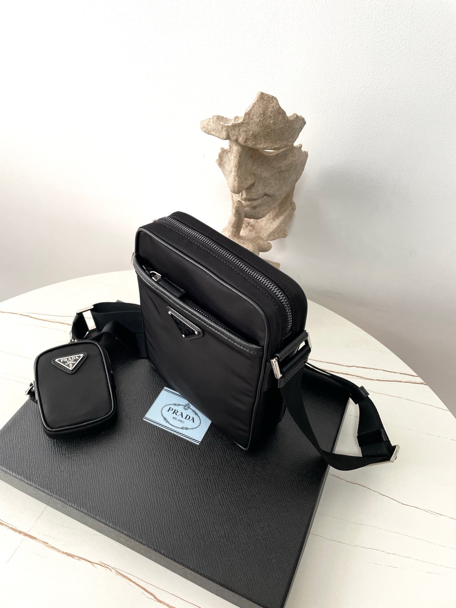 프라다 삼각로고 리나일론 사피아노 크로스백