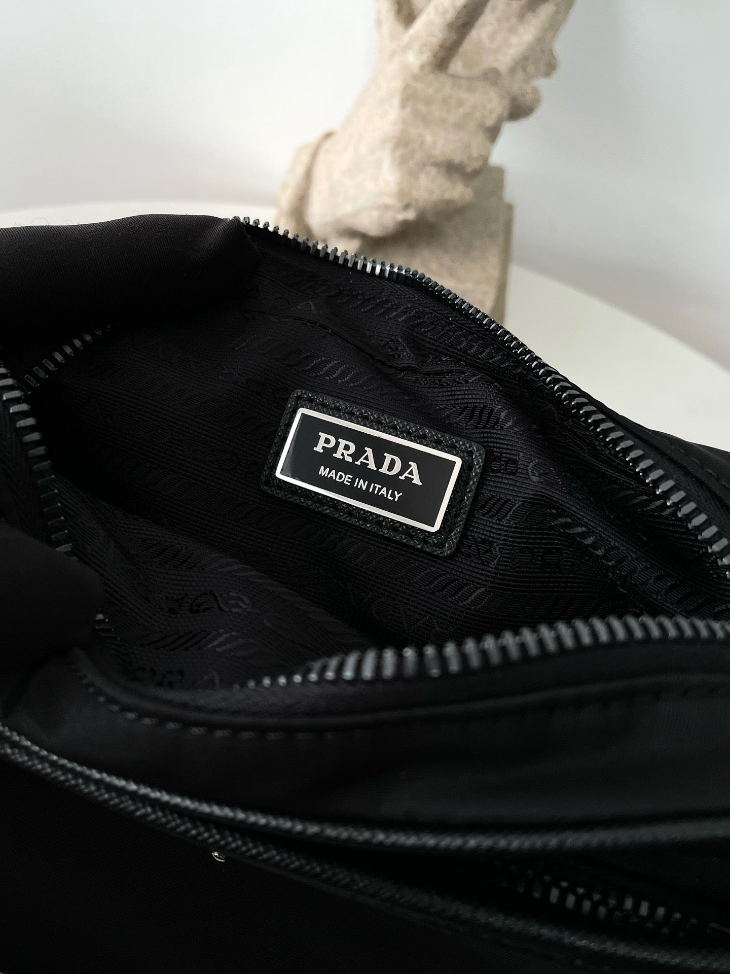 프라다 삼각로고 리나일론 사피아노 크로스백