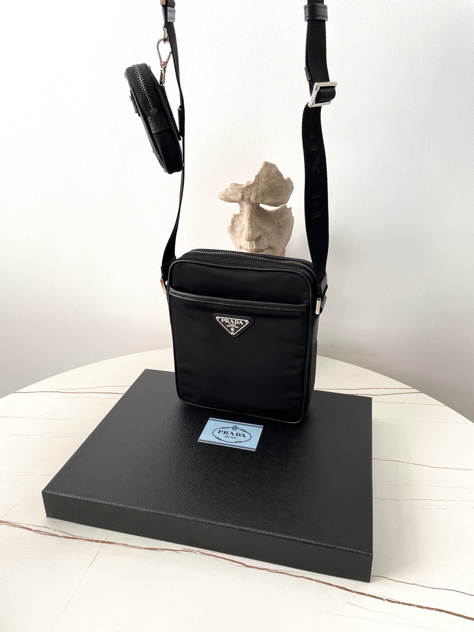 프라다 삼각로고 리나일론 사피아노 크로스백