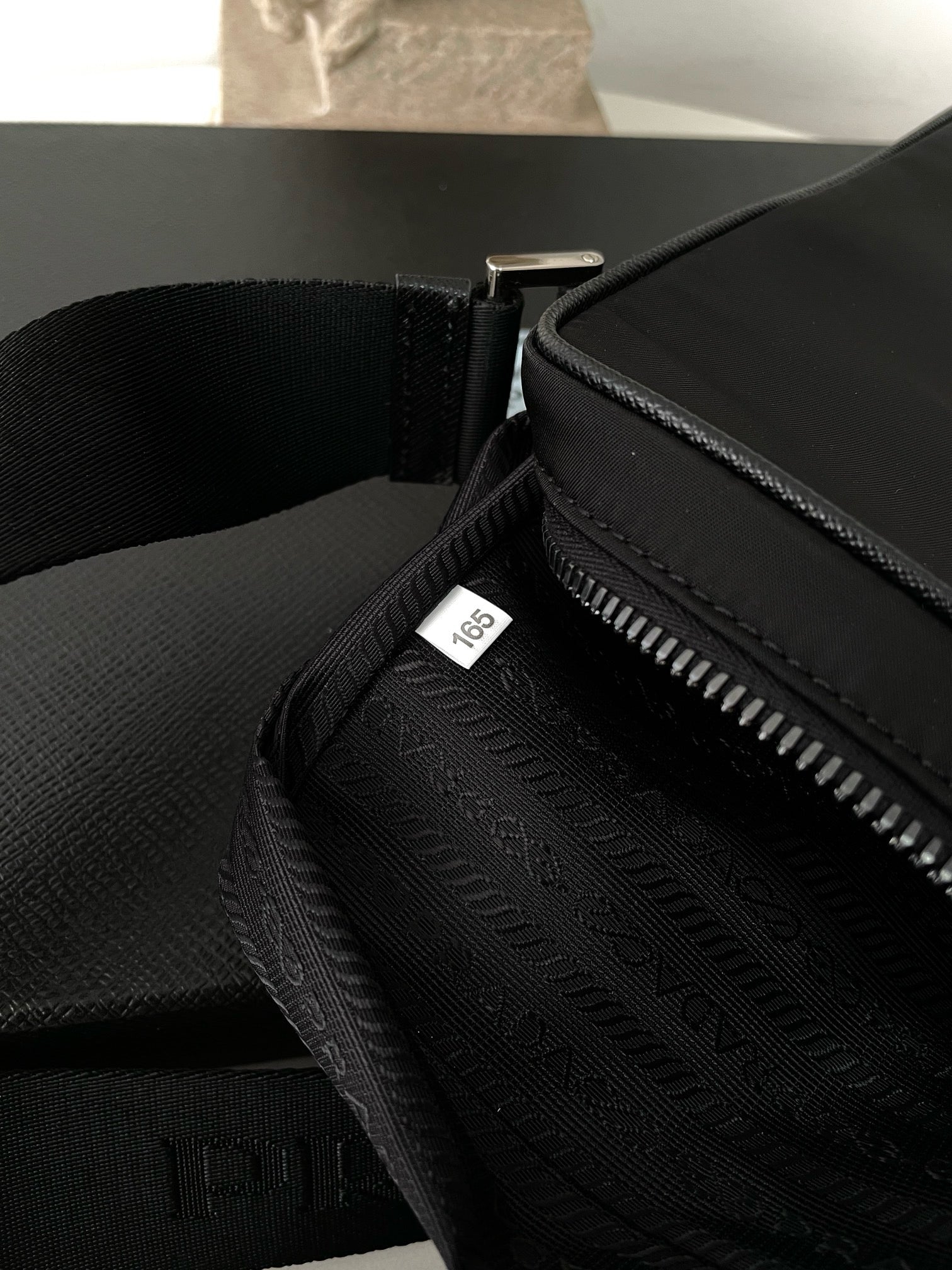 프라다 삼각로고 리나일론 사피아노 크로스백