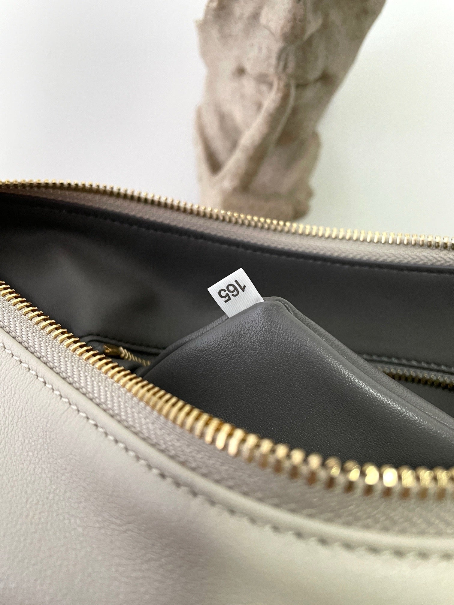 프라다 에메 레더 숄더백 라지