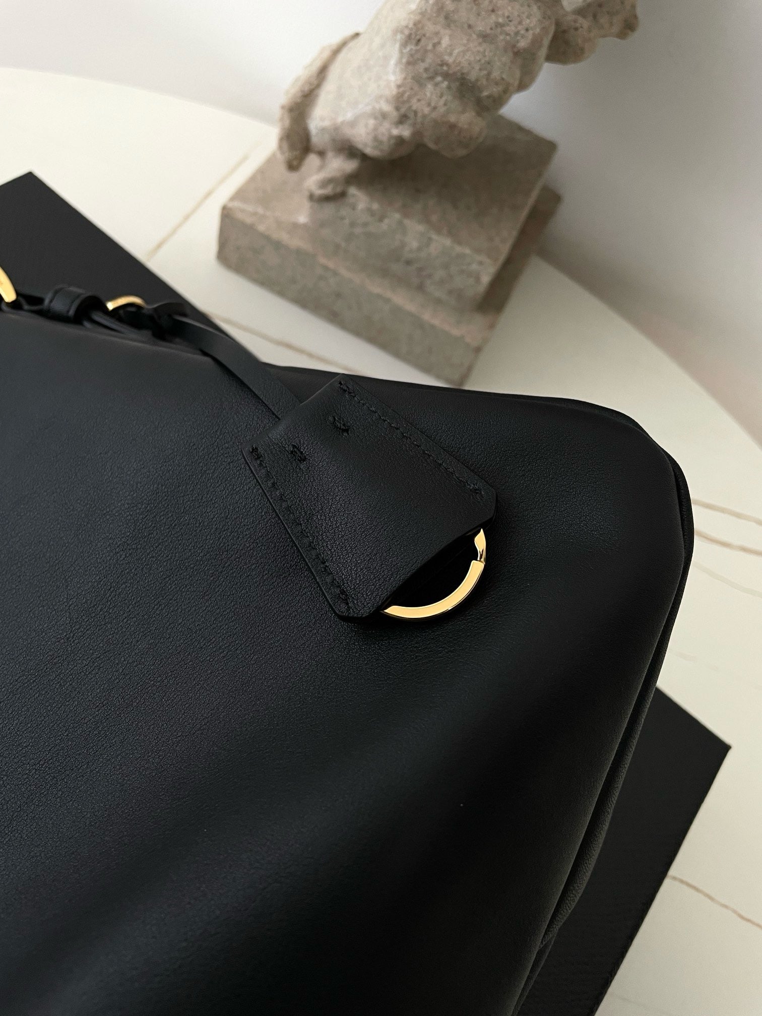 프라다 에메 레더 숄더백 라지