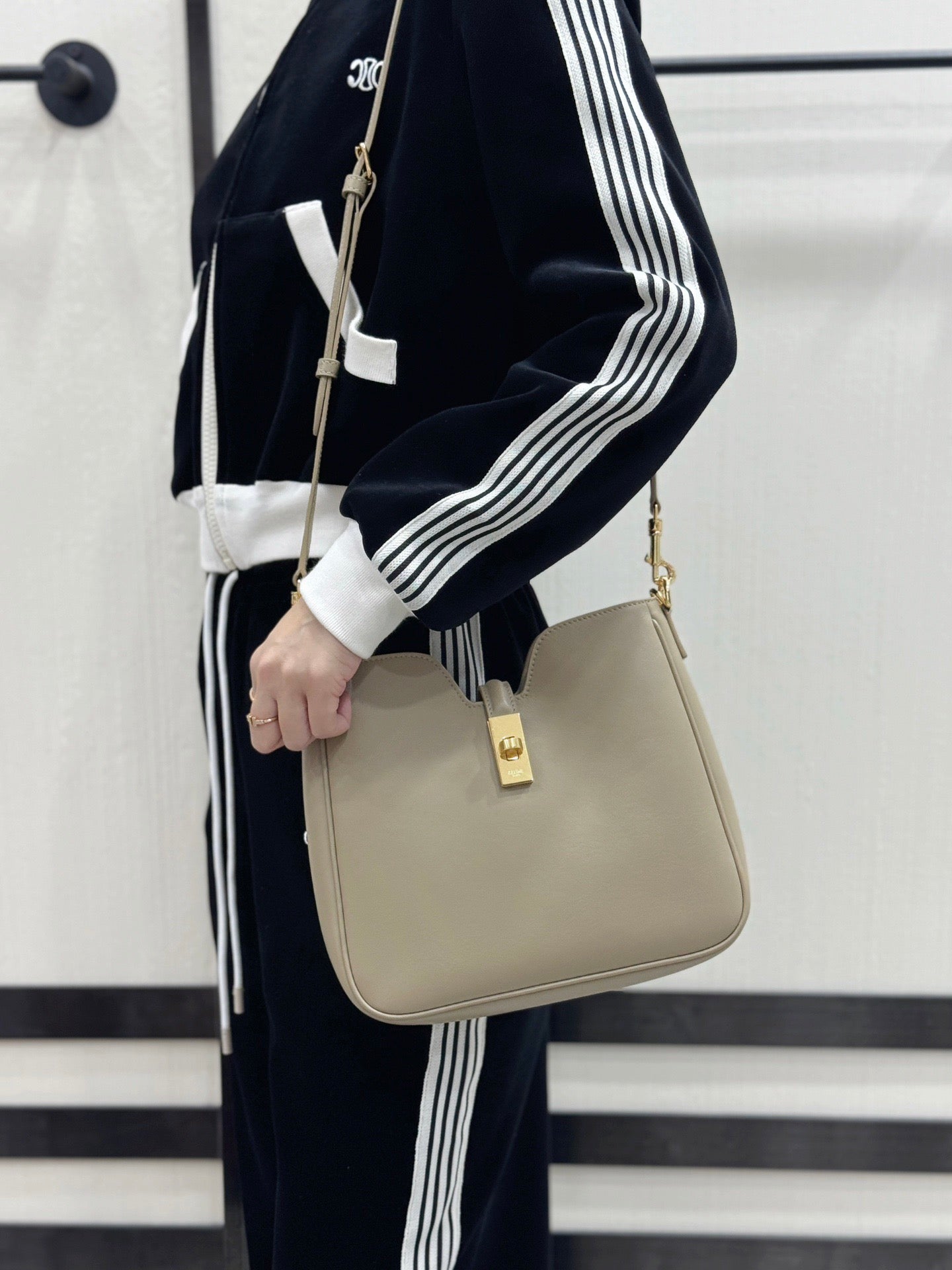 셀린느 16 소프트 까미유 스몰