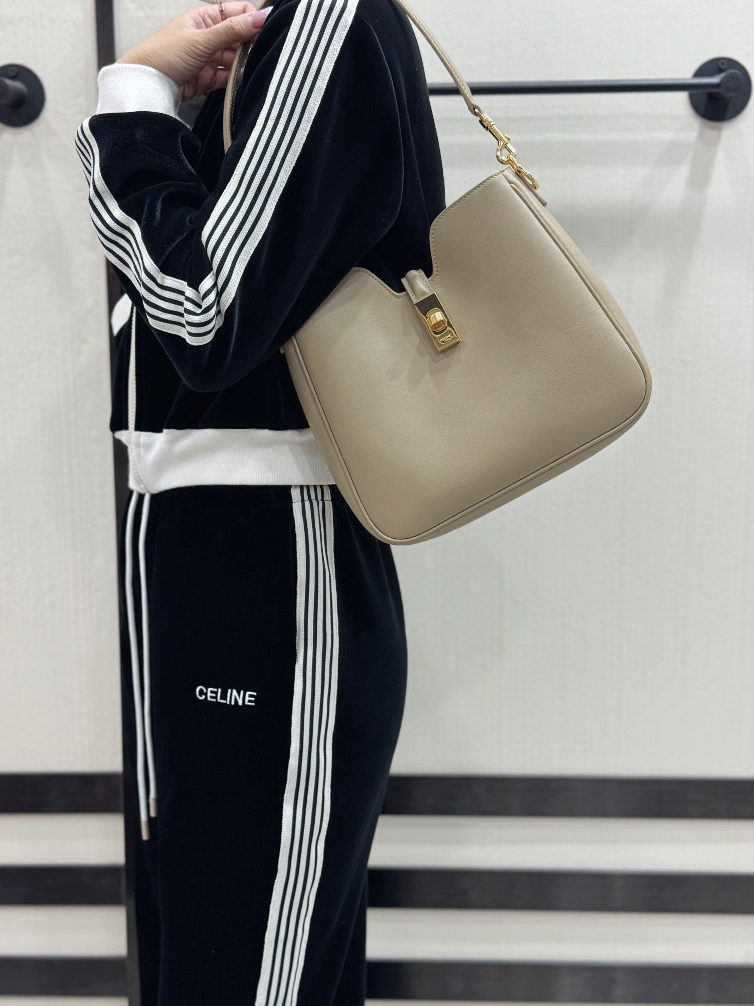 셀린느 16 소프트 까미유 스몰