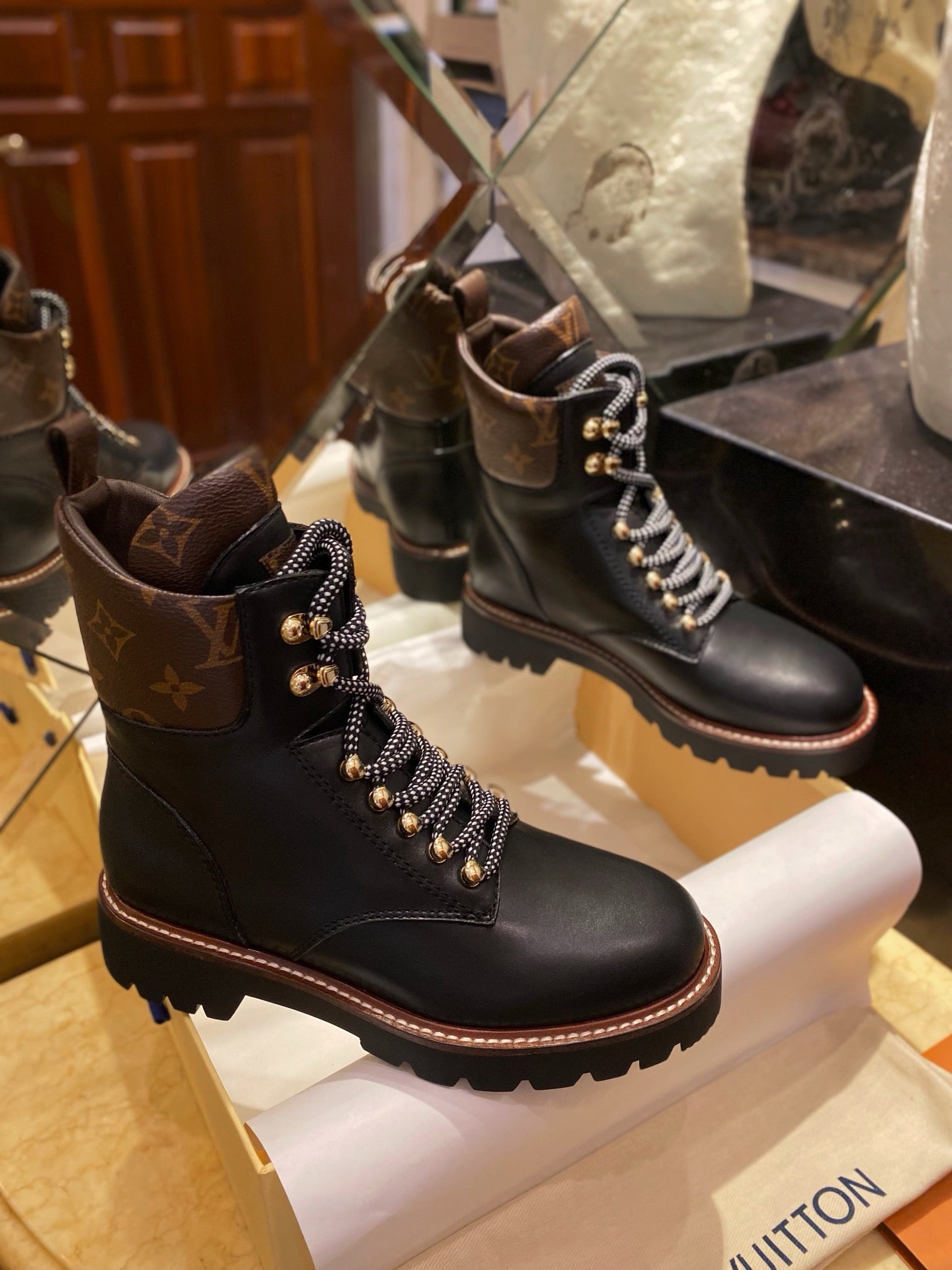 루이비통 모노그램 테리토리 레인저 부츠