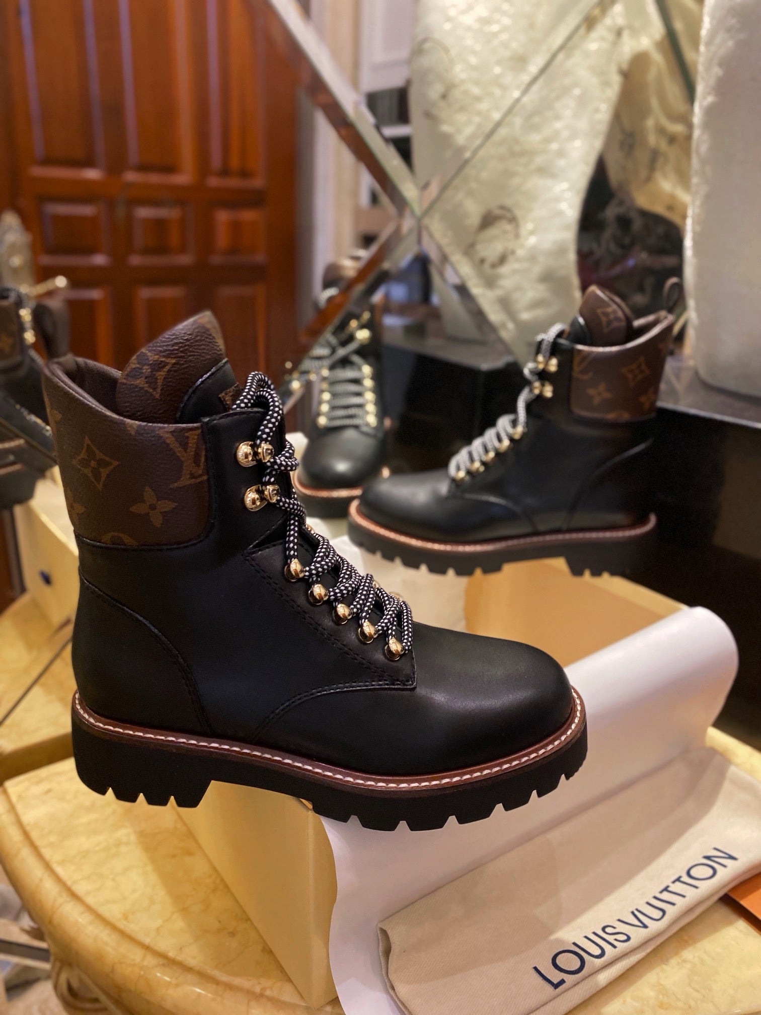 루이비통 모노그램 테리토리 레인저 부츠