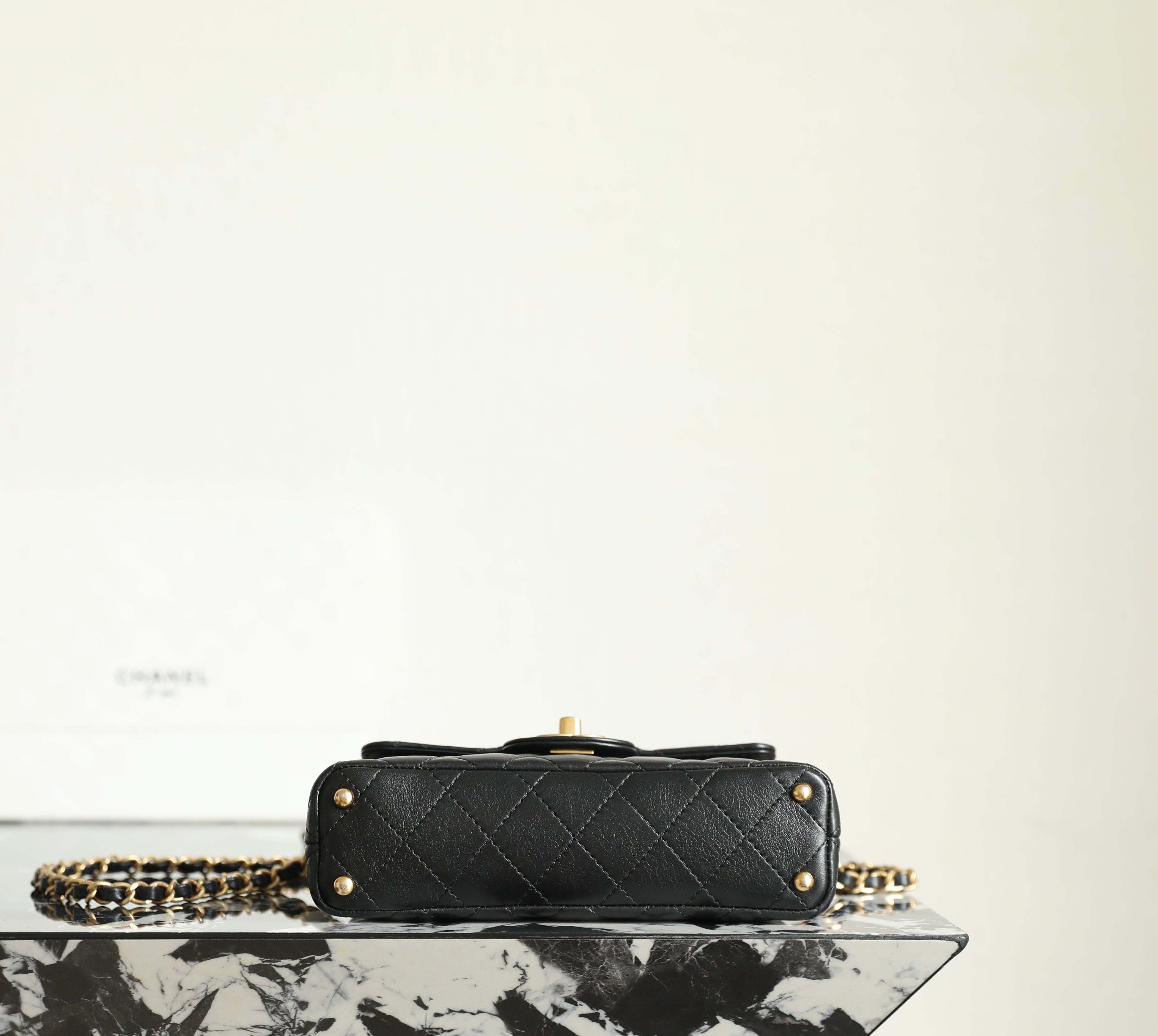 샤넬 25P 탑핸들 플랩백
