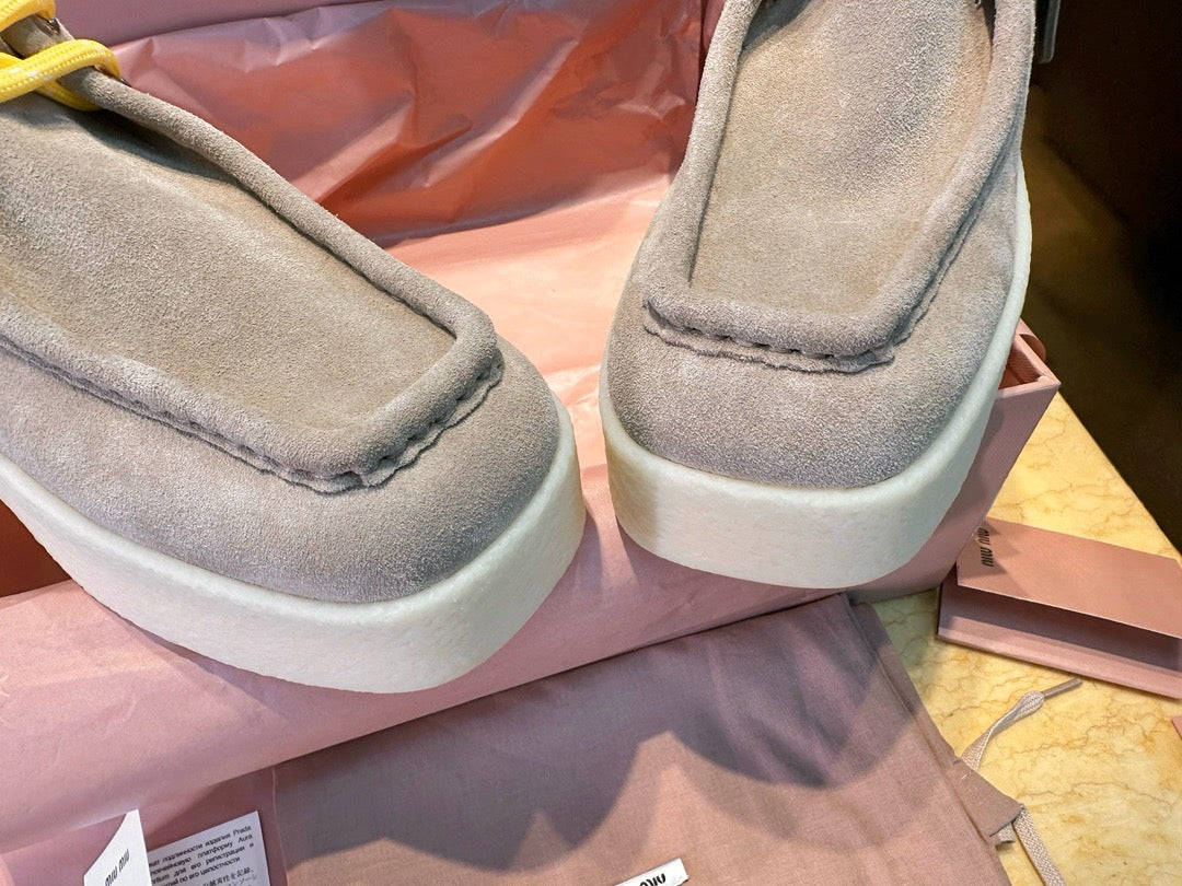 미우미우 스터드 스트랩 모헤어 부츠