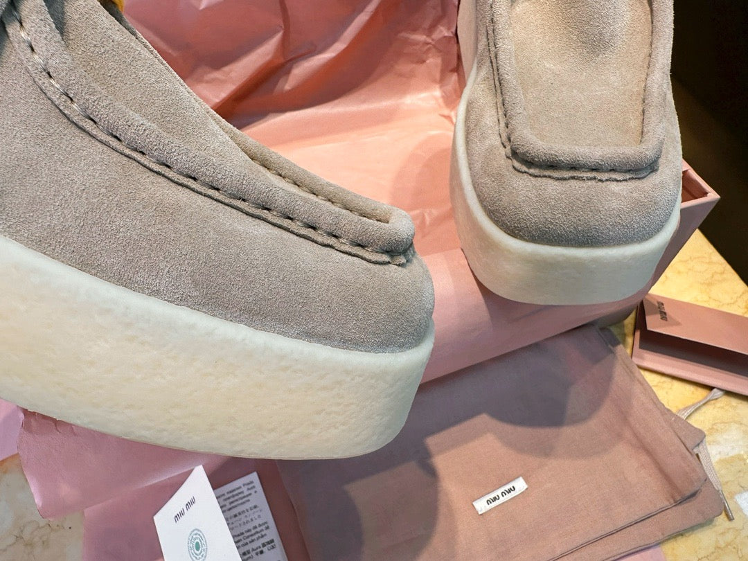 미우미우 스터드 스트랩 모헤어 부츠