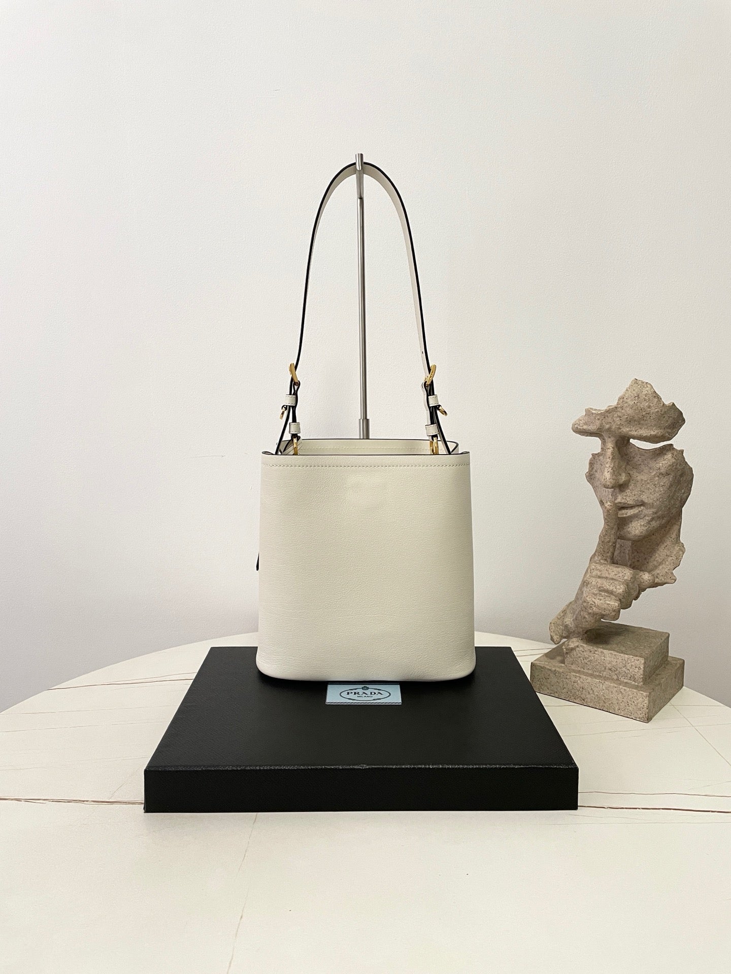 프라다 미디움 레더백