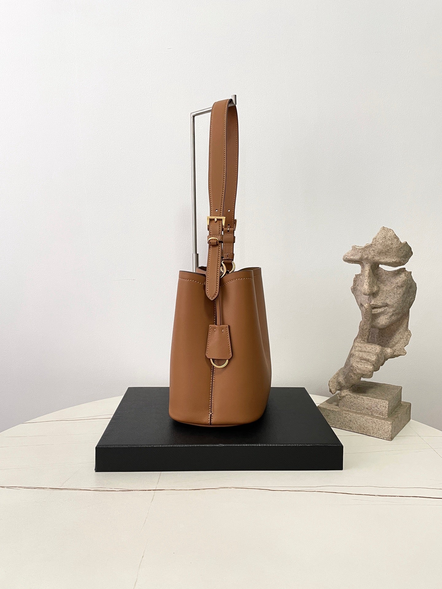 프라다 미디움 레더백