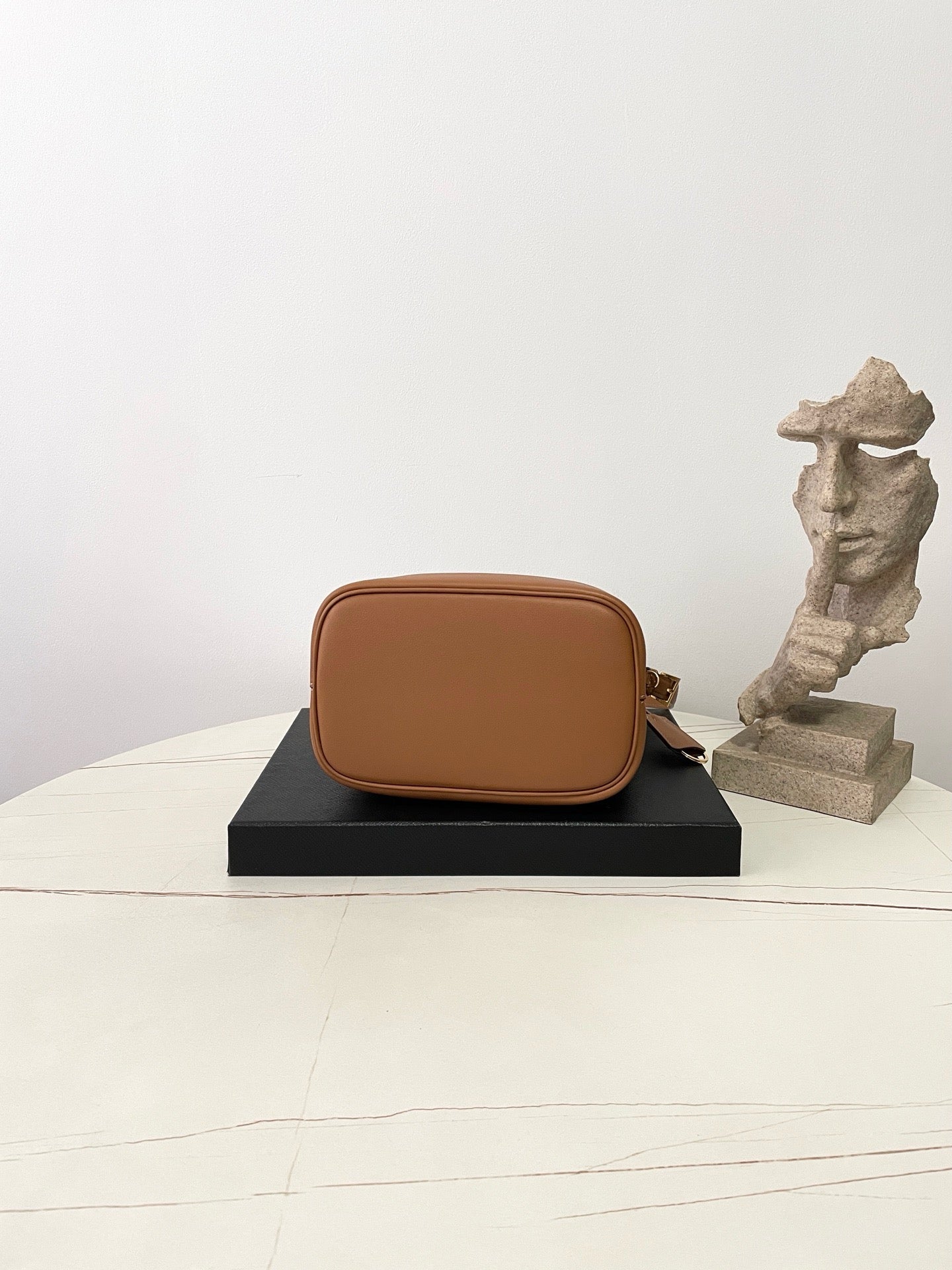 프라다 미디움 레더백