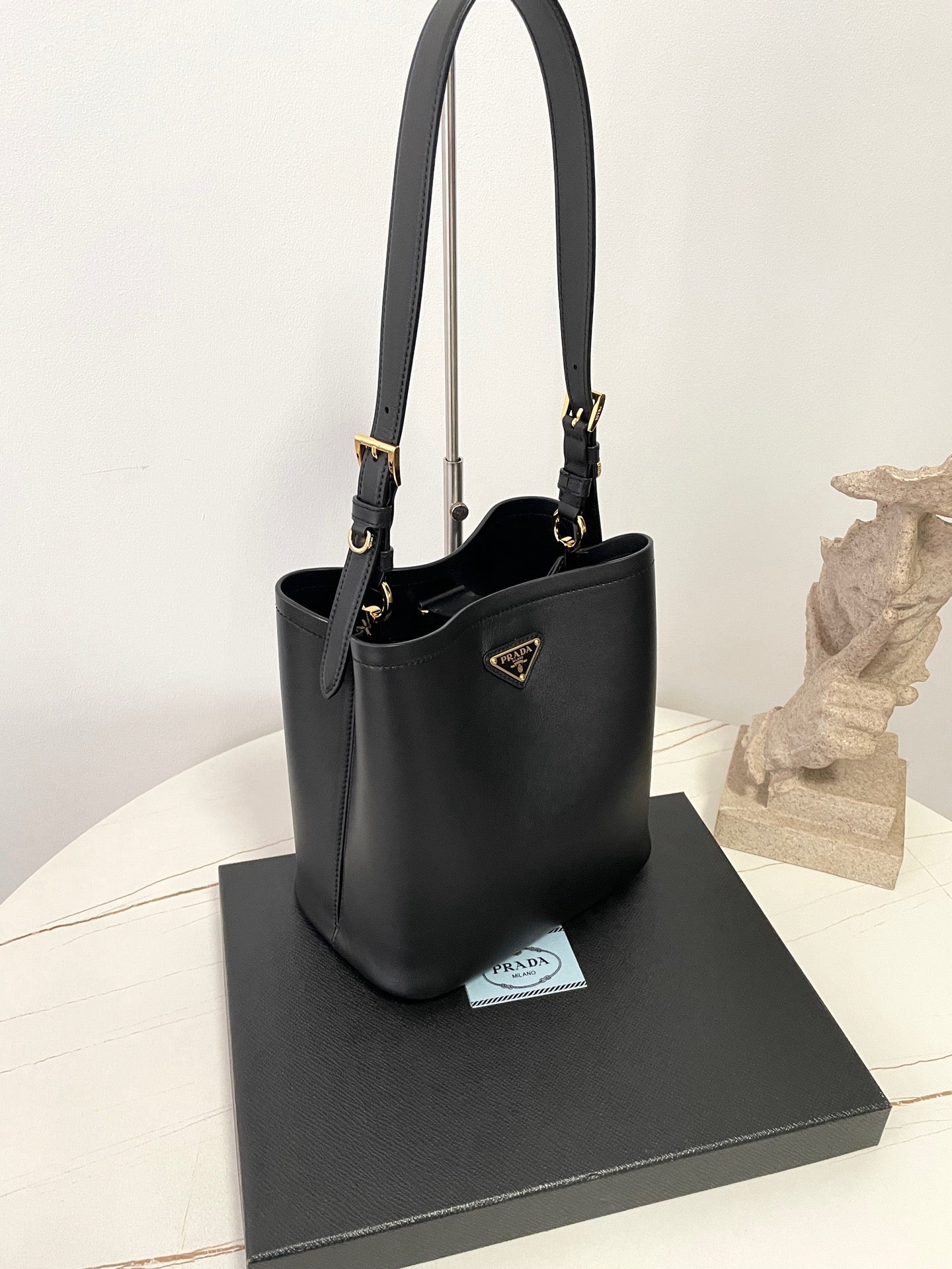 프라다 미디움 레더백