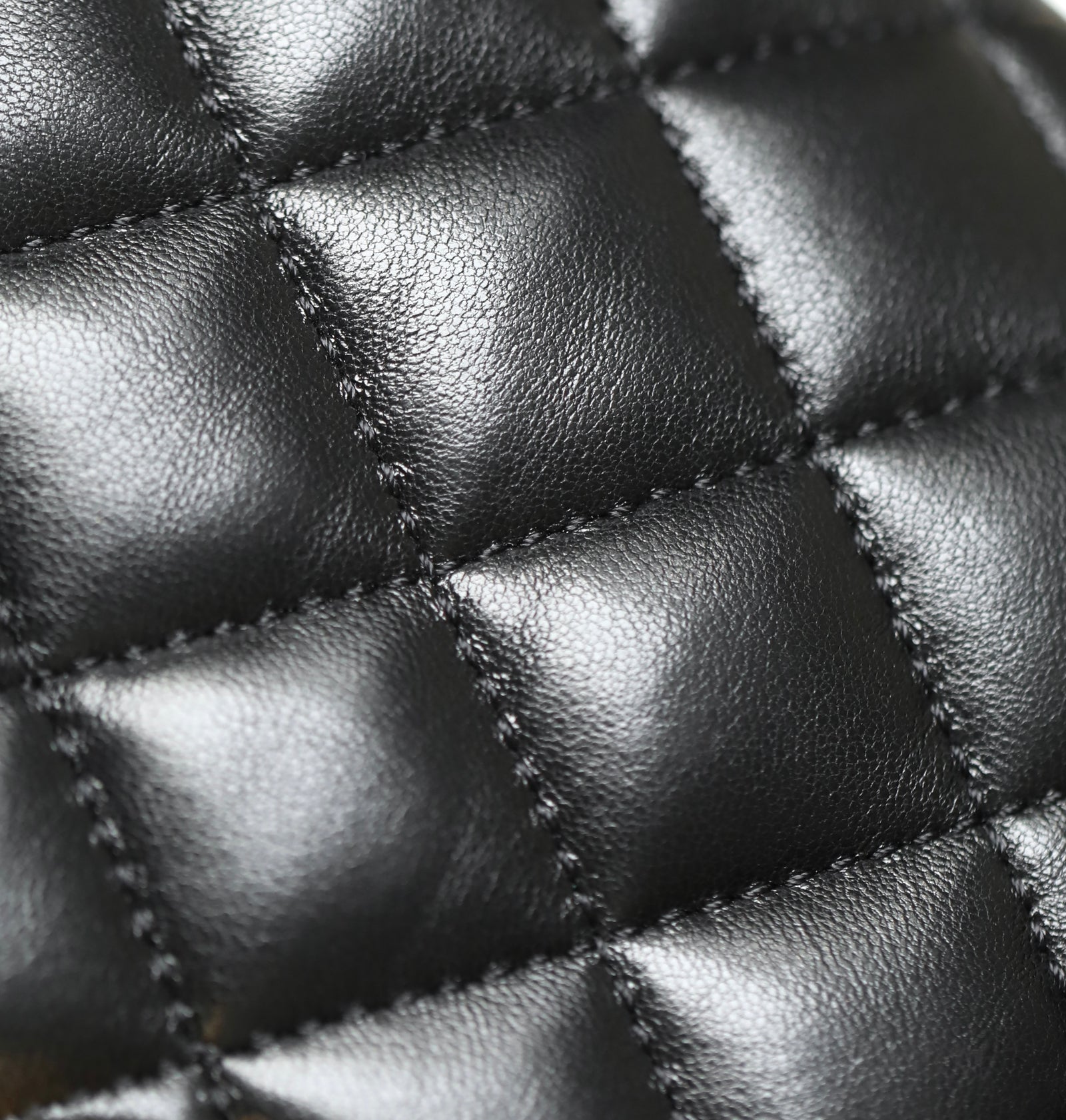 샤넬 25P 탑핸들 플랩백 미니