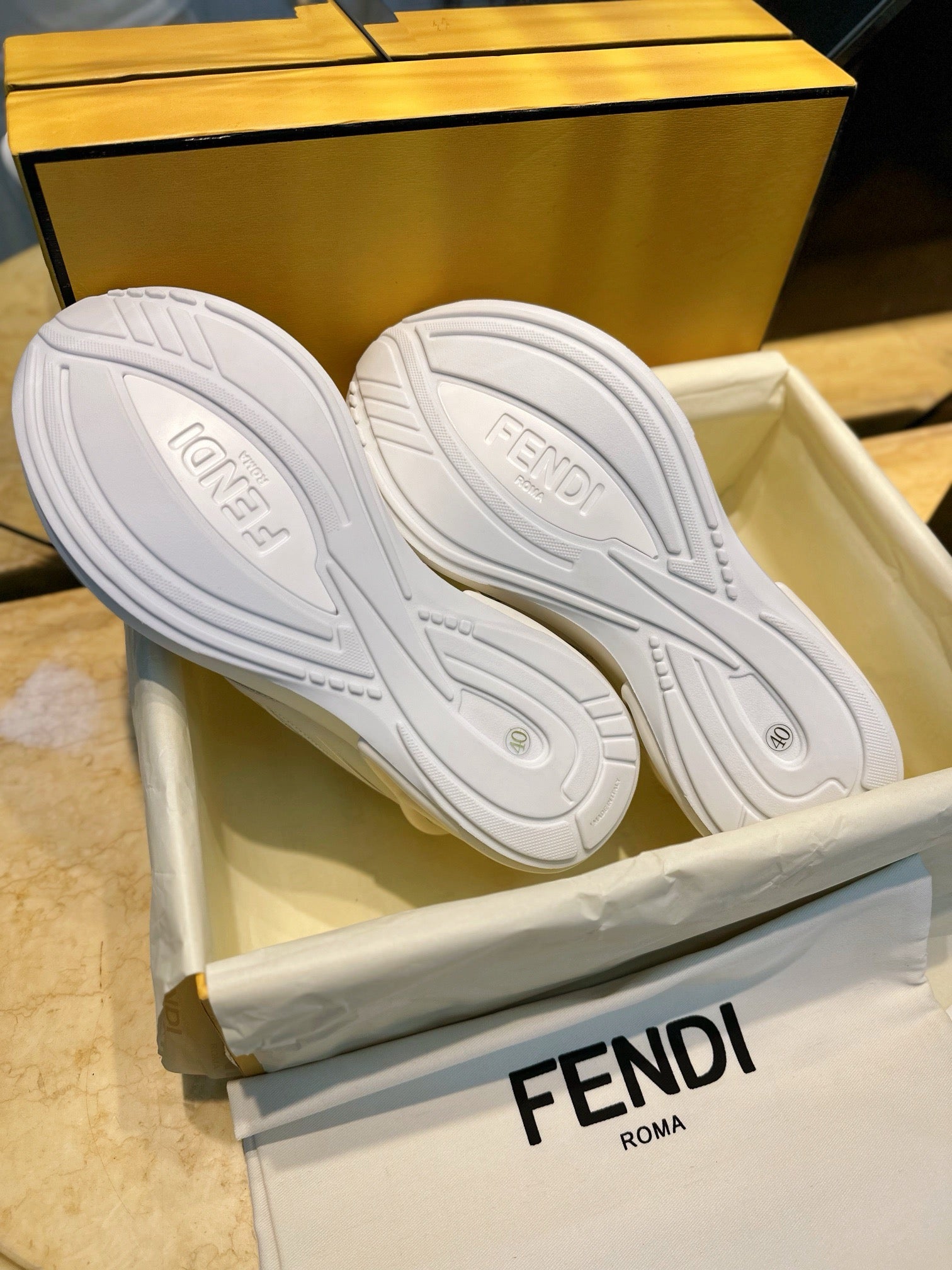 펜디 퍼스트 1 스니커즈