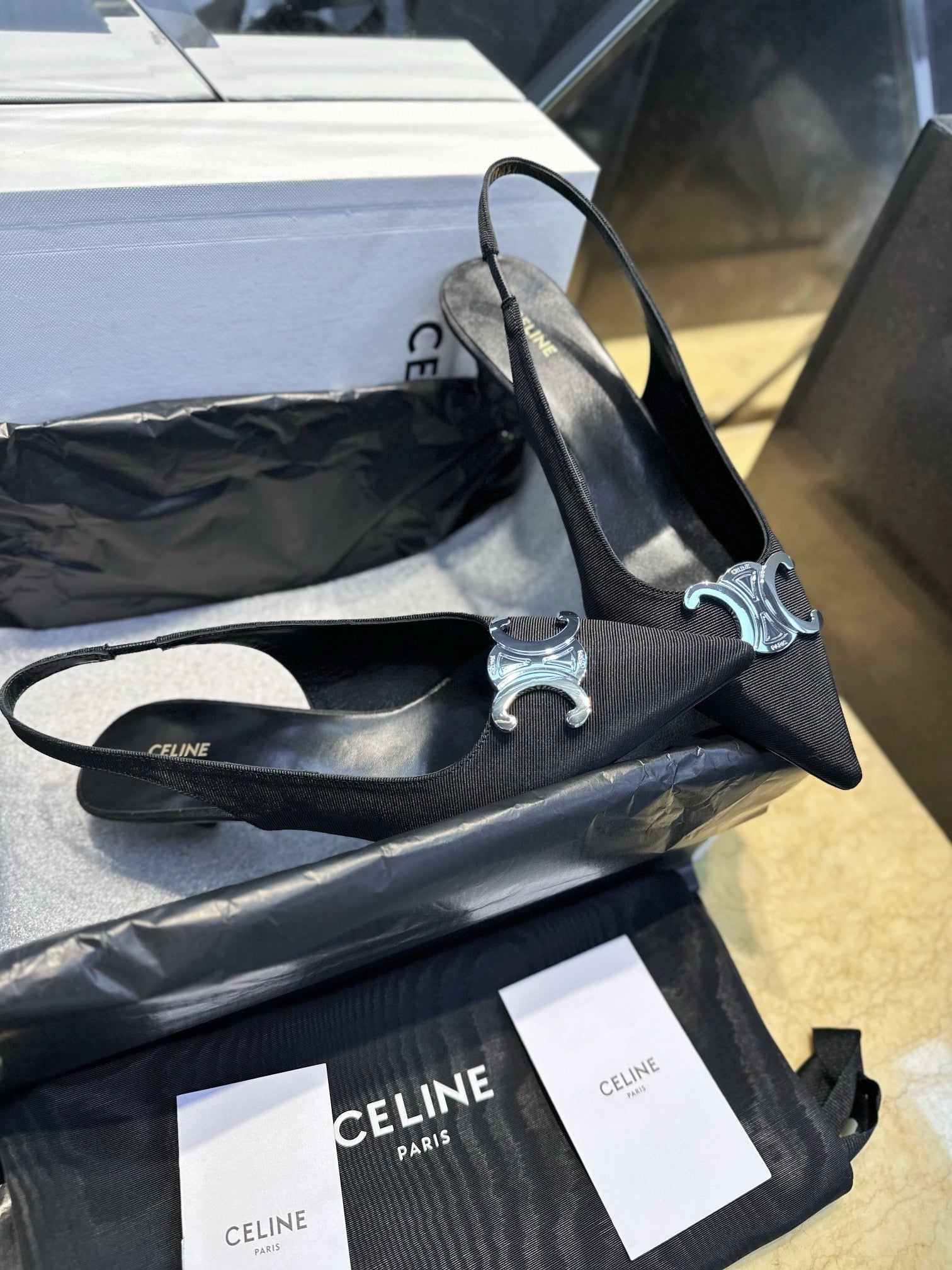 셀린느 알마 트리옹프 슬링백