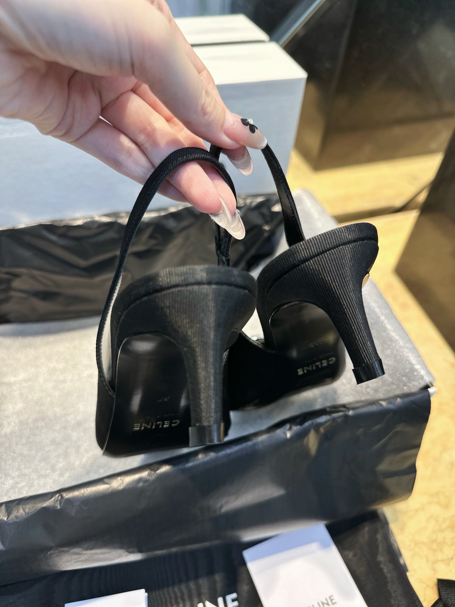 셀린느 알마 트리옹프 슬링백