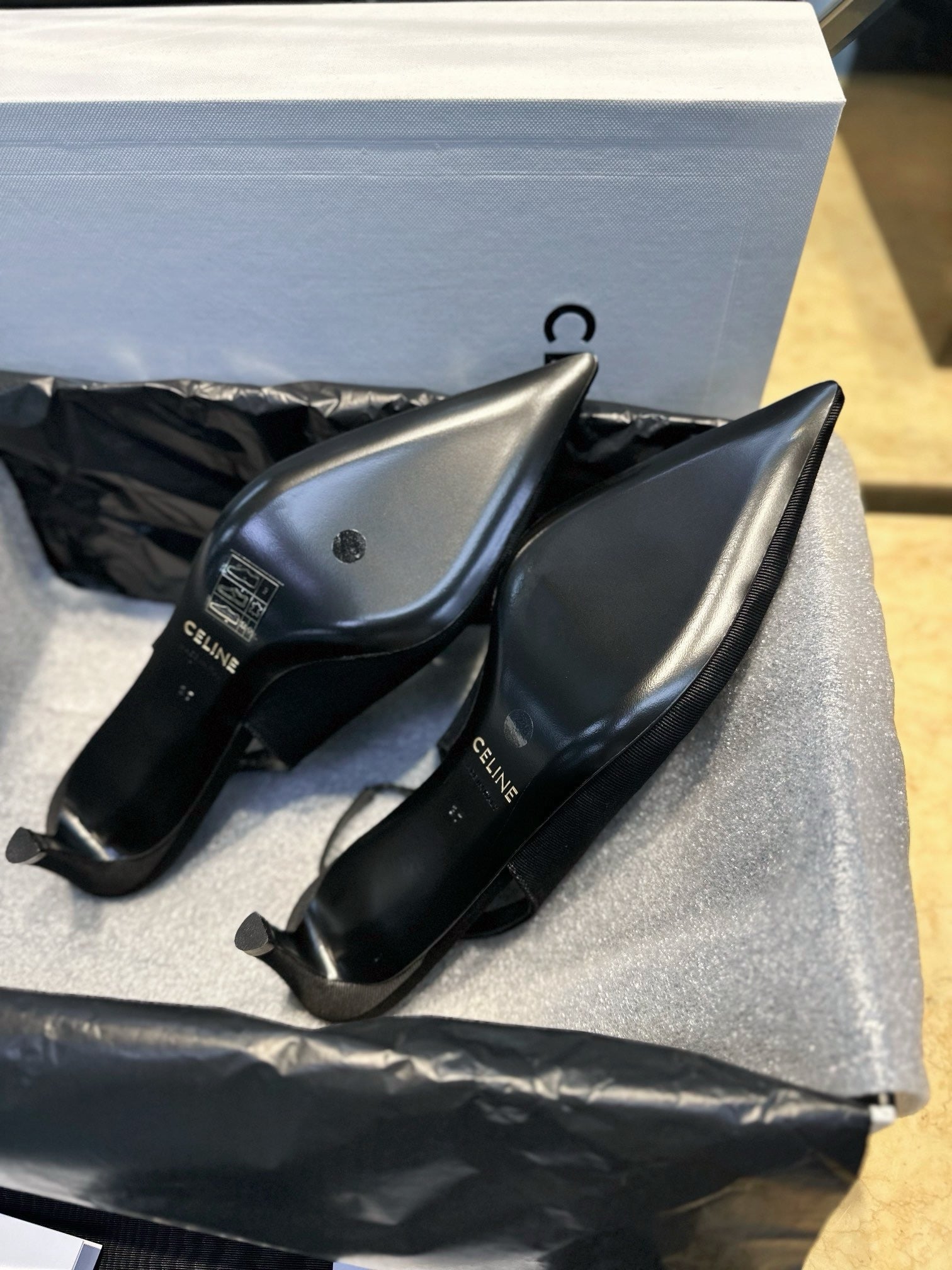 셀린느 알마 트리옹프 슬링백