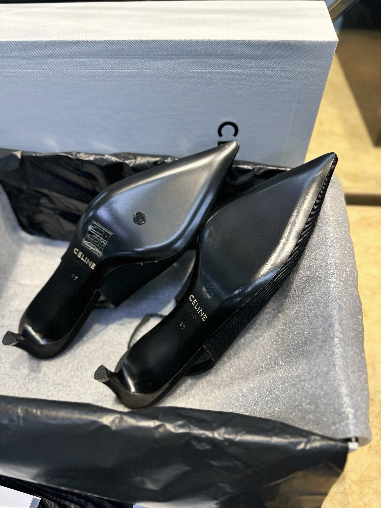 셀린느 알마 트리옹프 슬링백