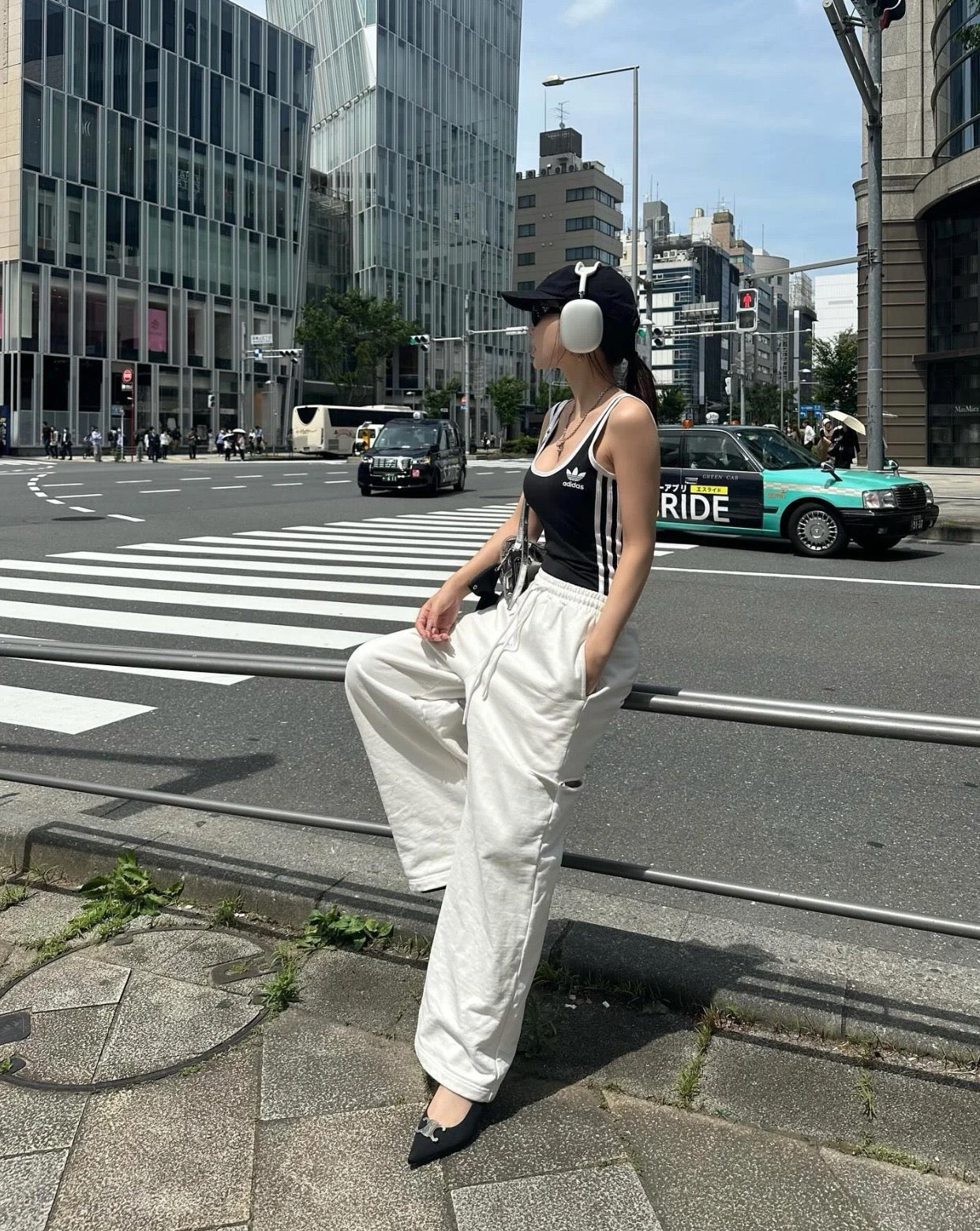 셀린느 알마 트리옹프 슬링백