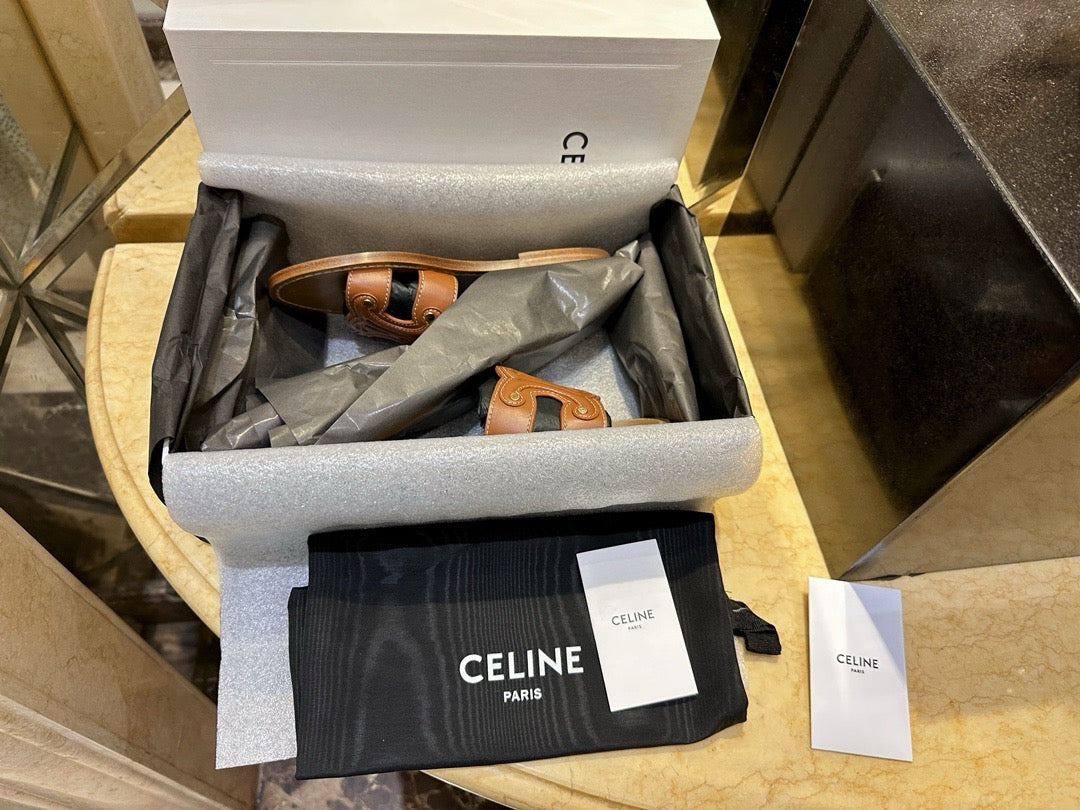 셀린느 트리옹프 뮬 슬리퍼