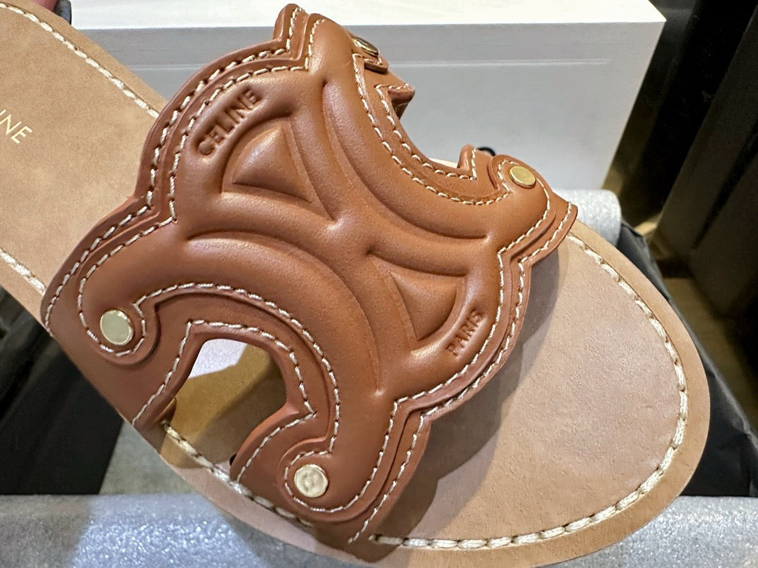 셀린느 트리옹프 뮬 슬리퍼