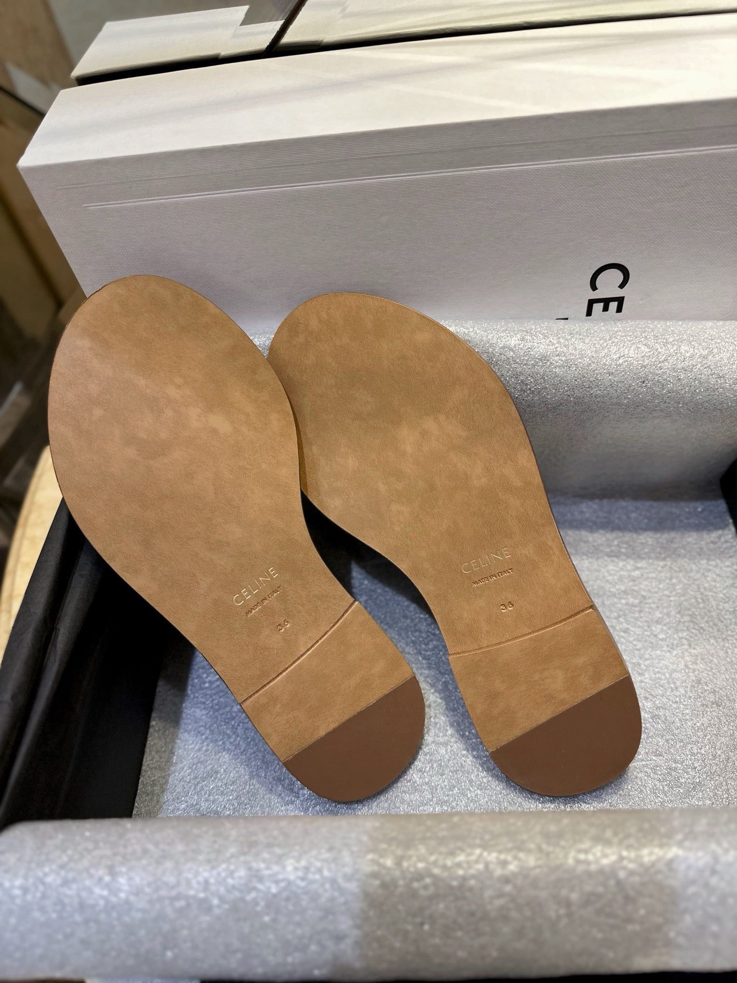 셀린느 트리옹프 뮬 슬리퍼