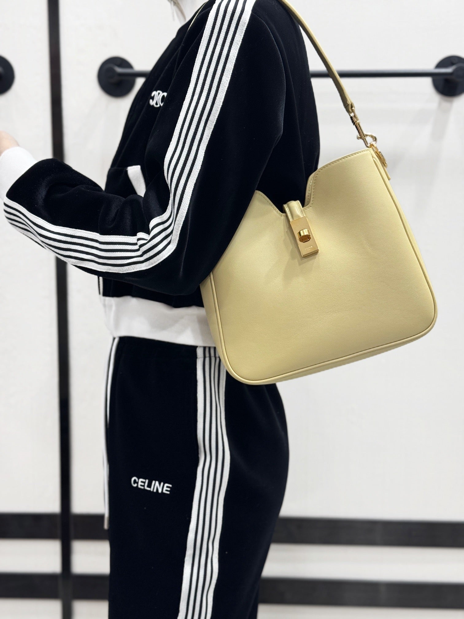 셀린느 16 소프트 까미유 스몰