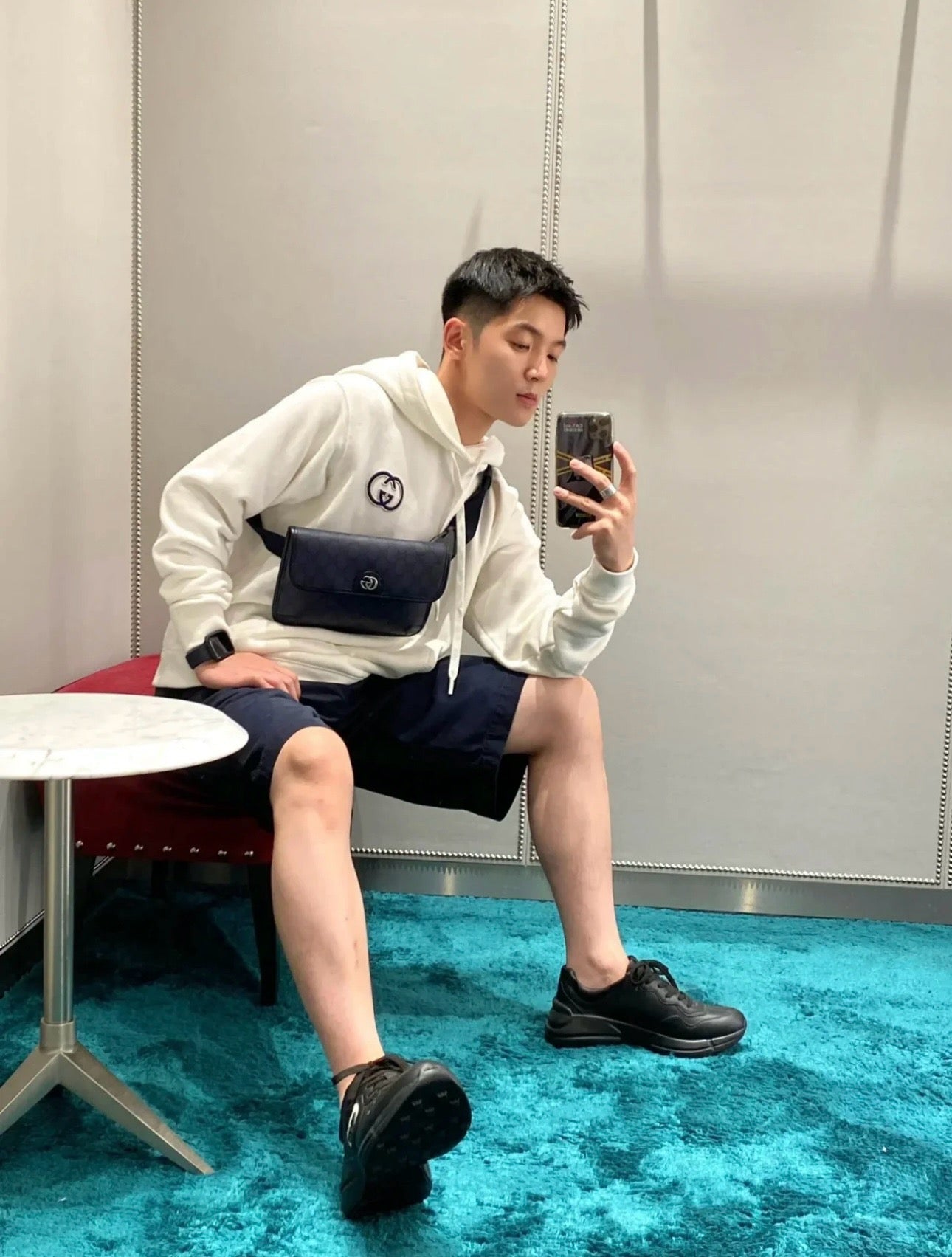 구찌 라이톤 인터로킹 G 스니커즈