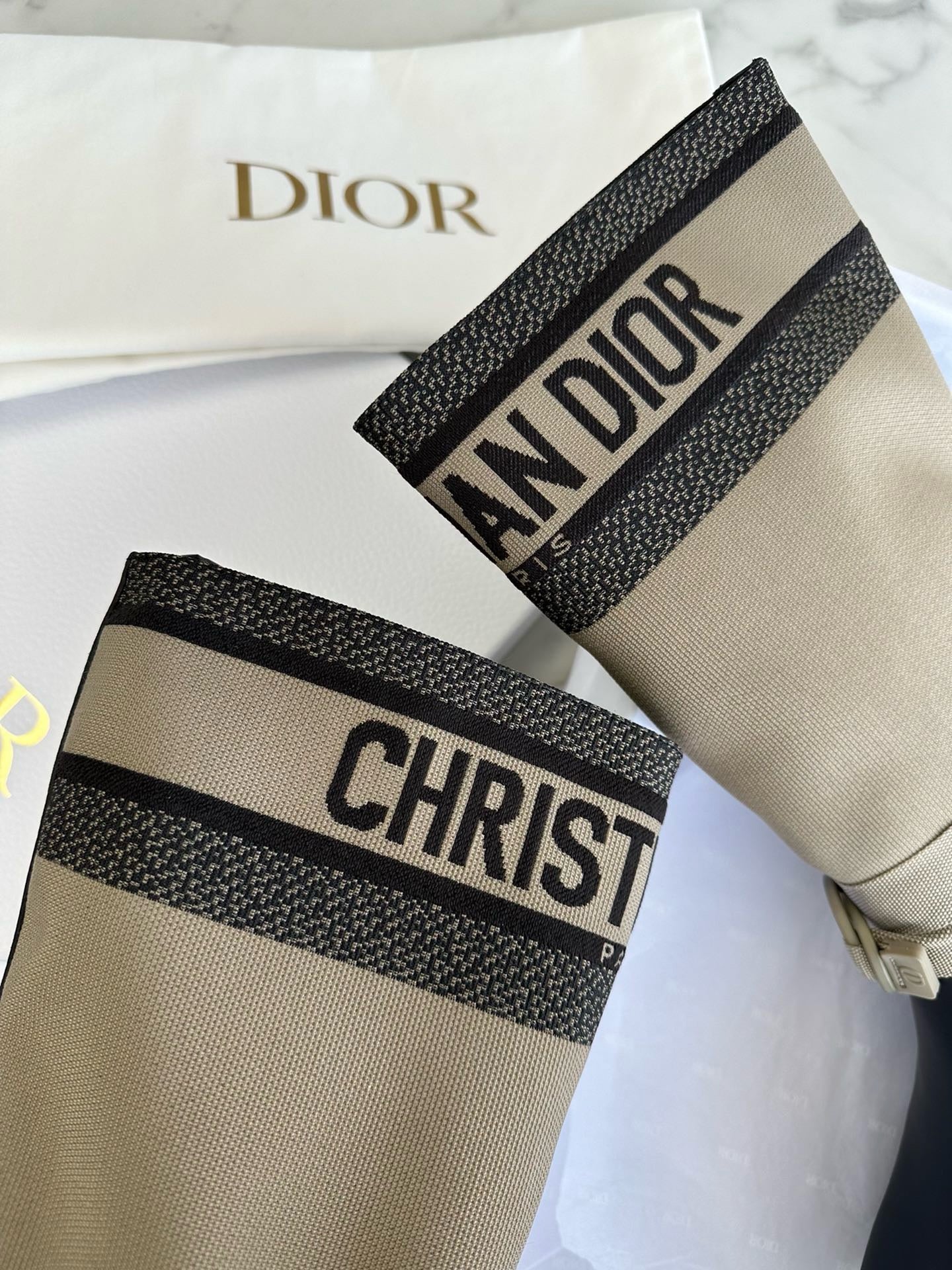 디올 D 메이저 앵클 부츠