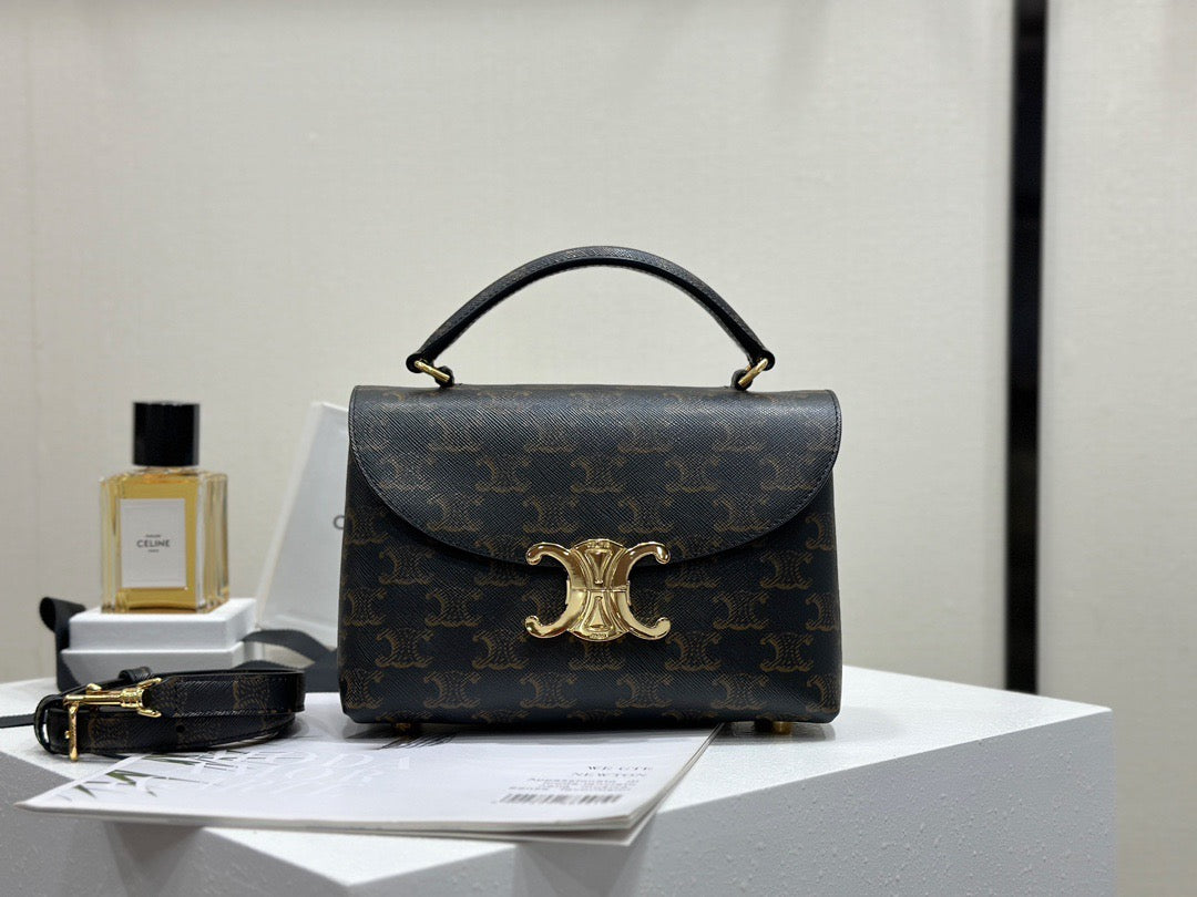 셀린느 틴 니노백 트리옹프 캔버스