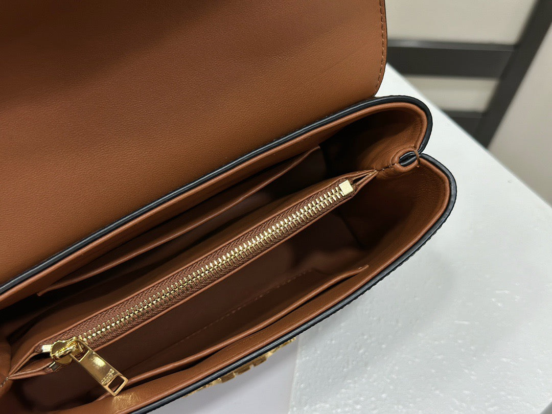 셀린느 틴 니노백 트리옹프 캔버스