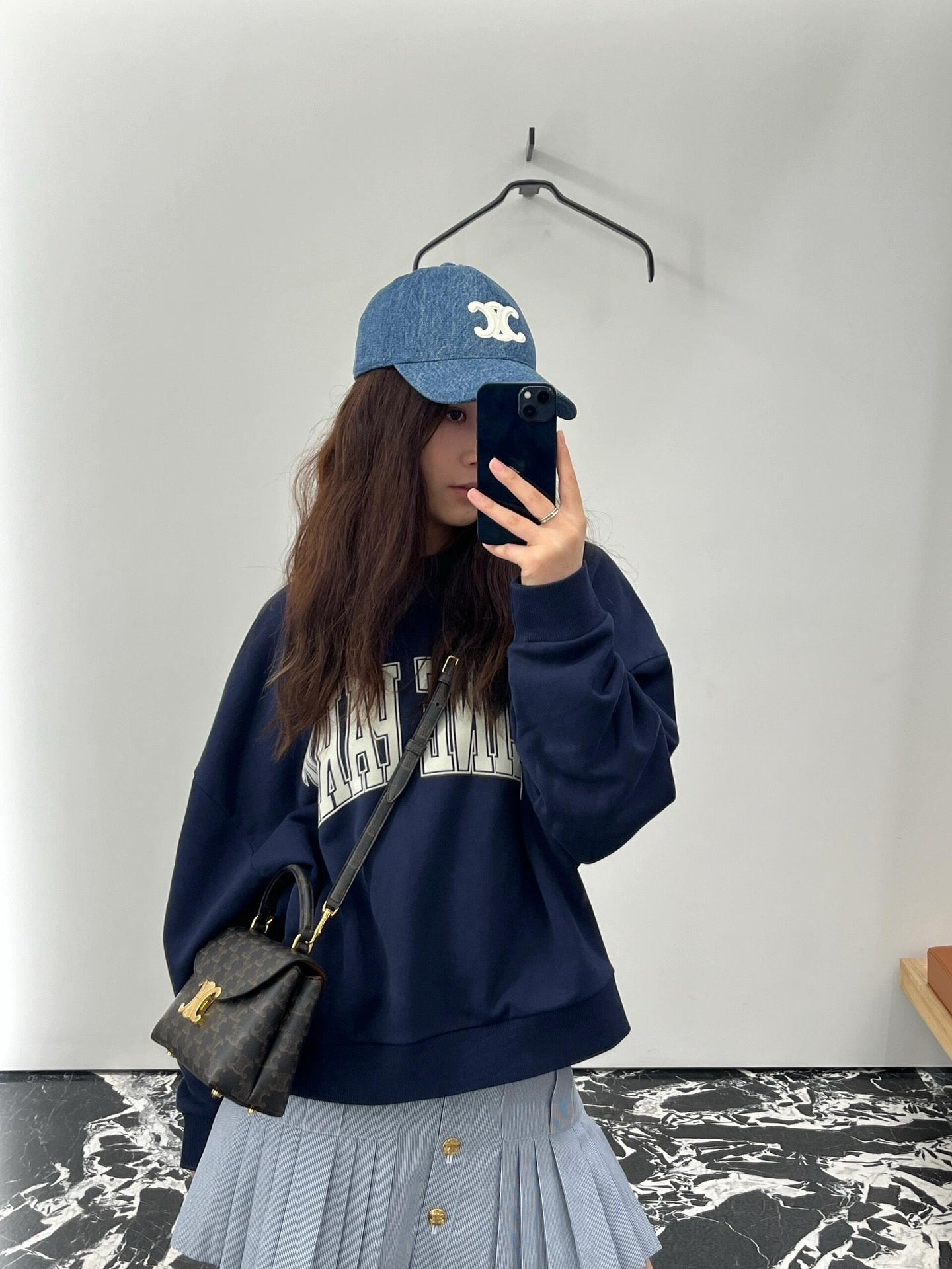 셀린느 틴 니노백 트리옹프 캔버스