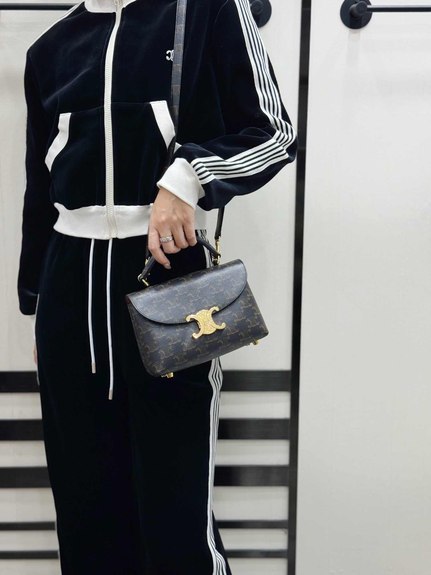 셀린느 틴 니노백 트리옹프 캔버스