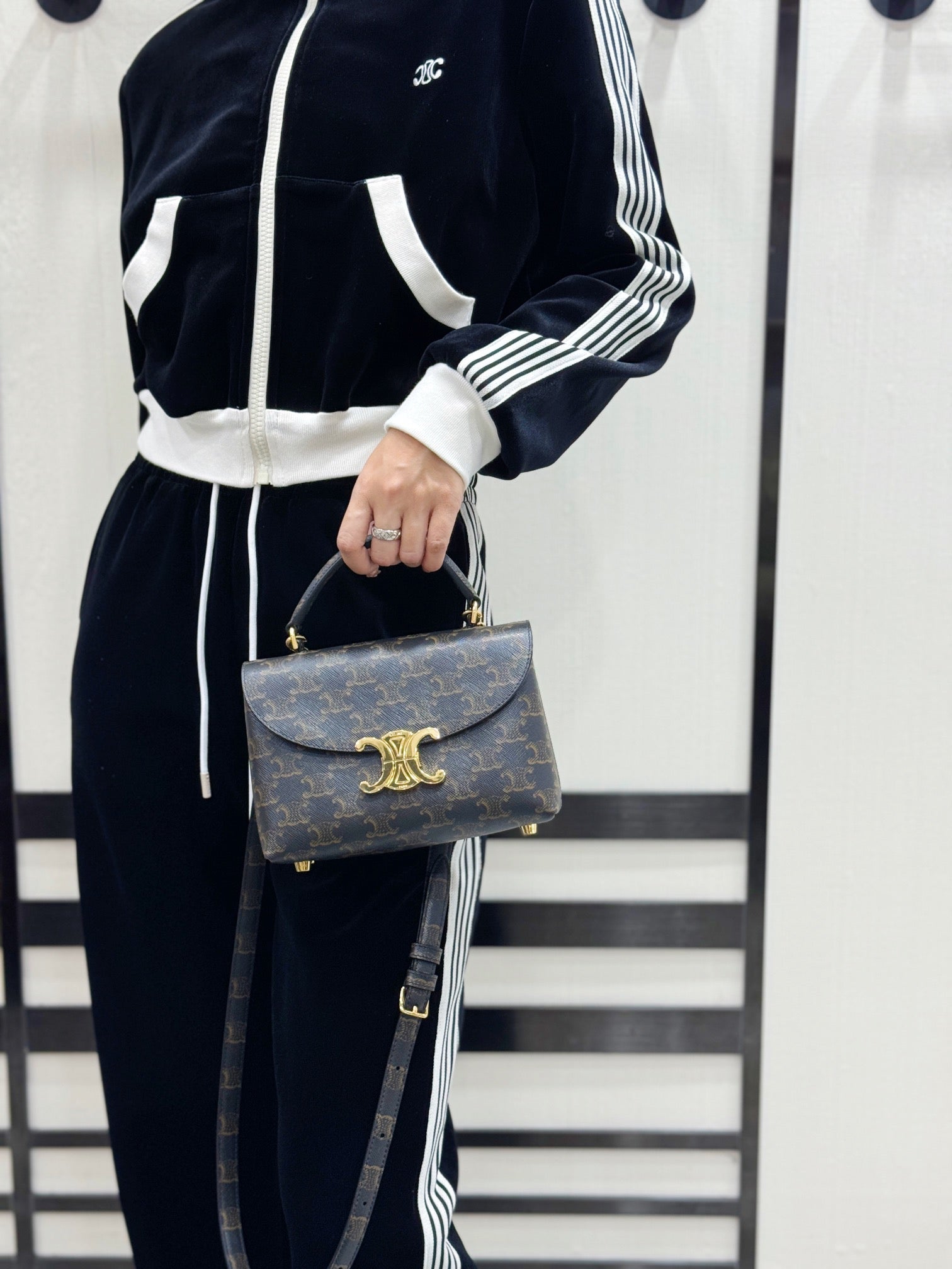 셀린느 틴 니노백 트리옹프 캔버스