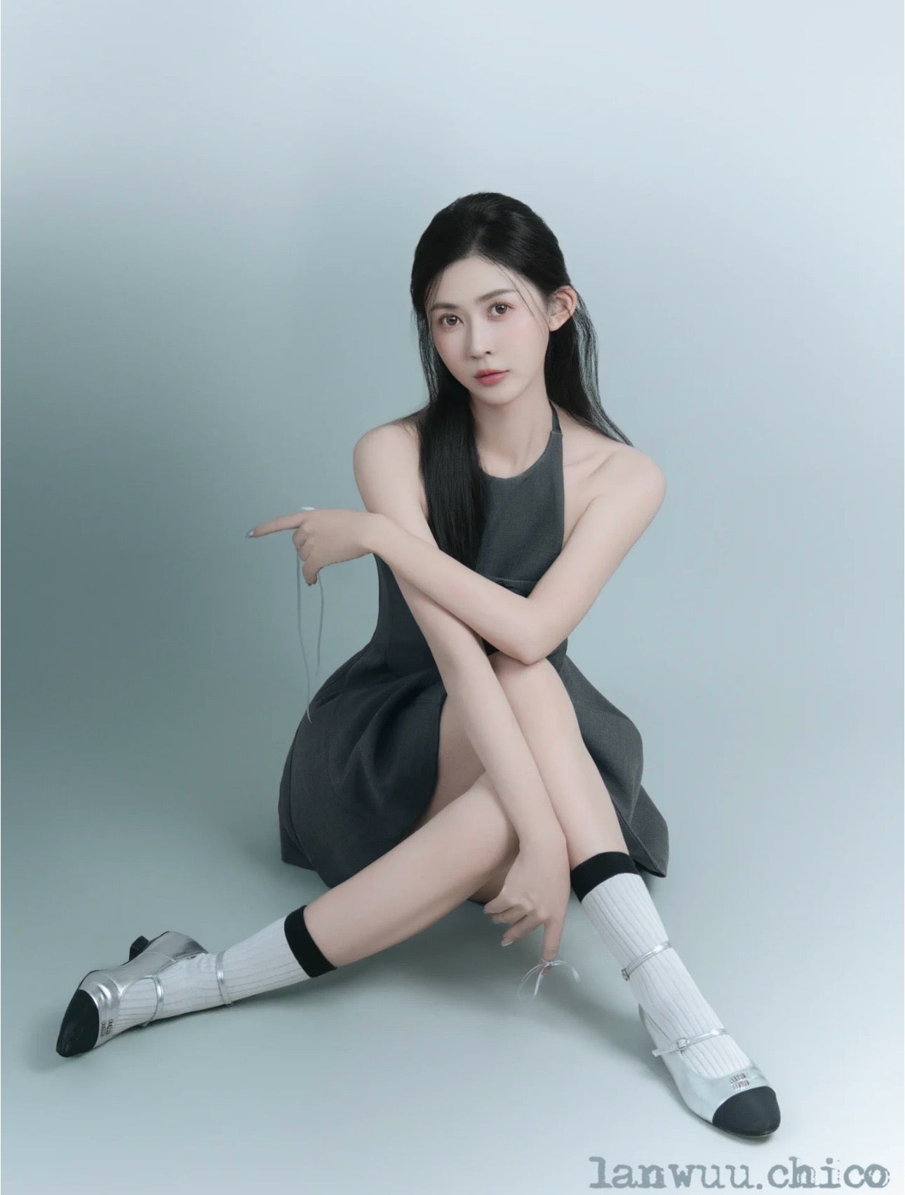 미우미우 사틴 샴브레이 크리스탈 슬링백 펌프스