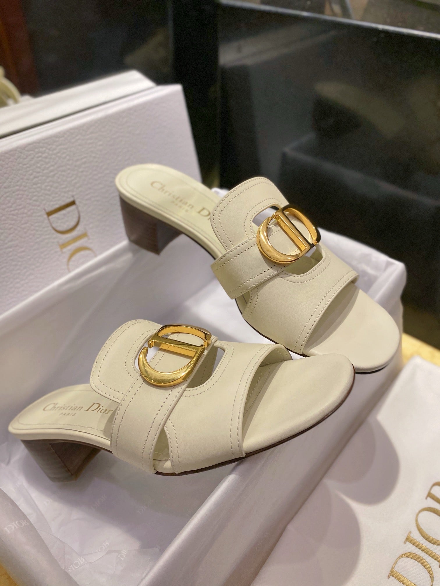 디올 30 몽테뉴 뮬 힐