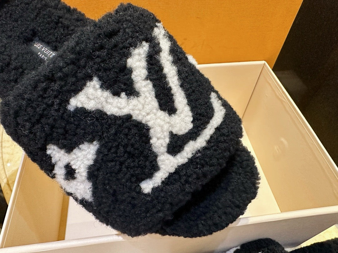 루이비통 파세오 플랫 컴포트 로고 양털 뮬