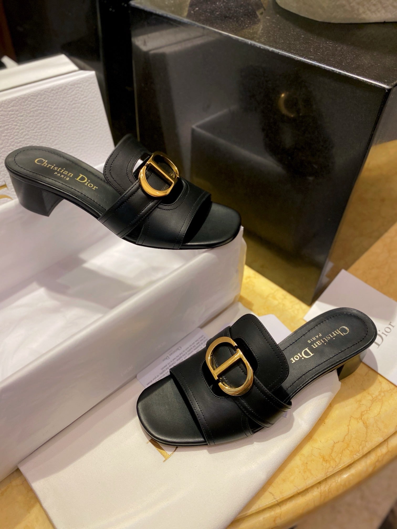 디올 30 몽테뉴 뮬 힐