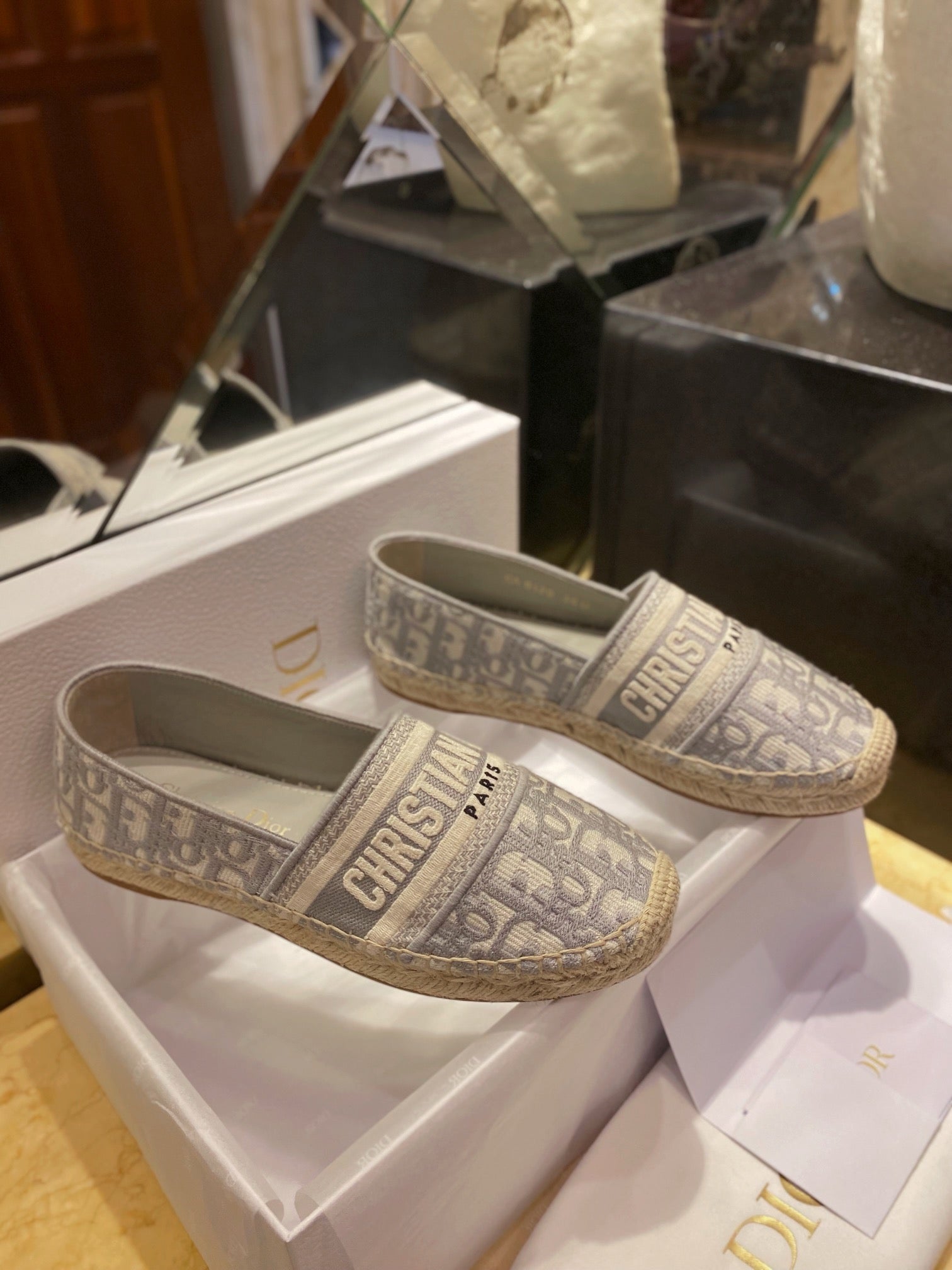 디올 그랑빌 오블리크 자수 에스파듀