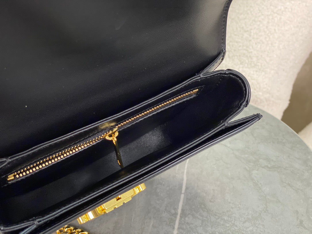 셀린느 트리옹프 틴 베사체 레더 체인백