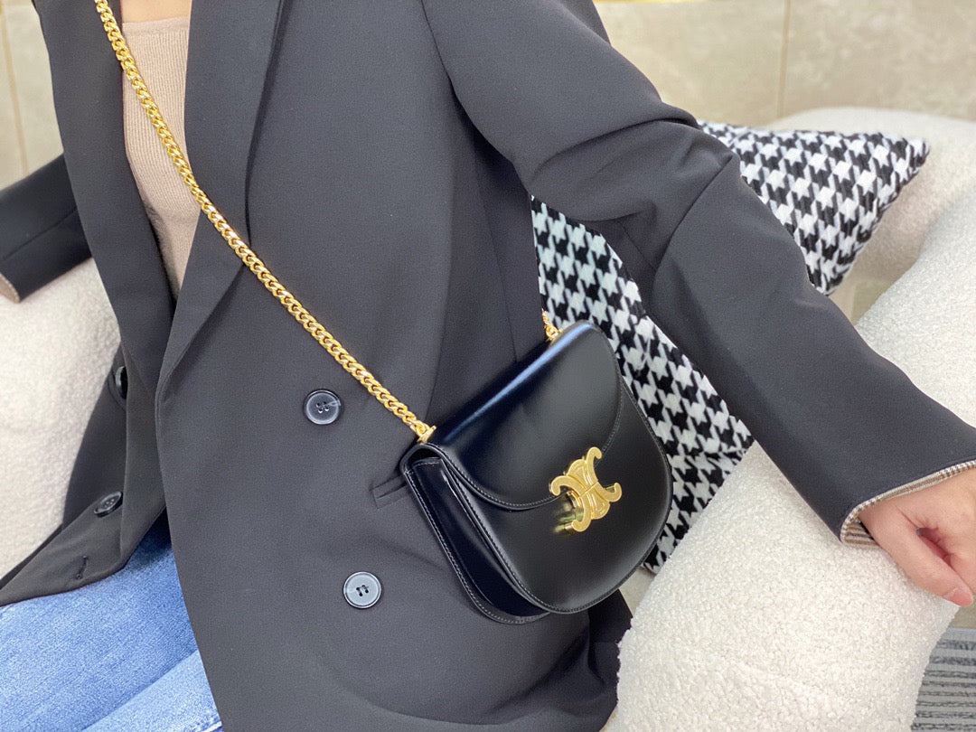 셀린느 트리옹프 틴 베사체 레더 체인백