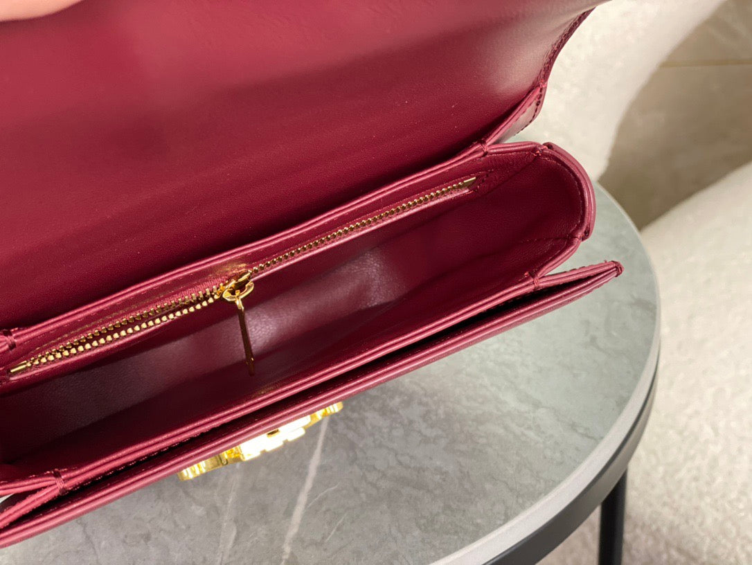 셀린느 트리옹프 틴 베사체 레더 체인백