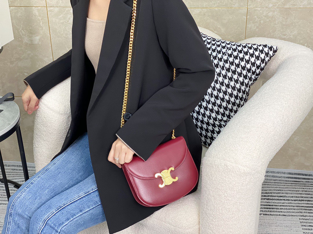 셀린느 트리옹프 틴 베사체 레더 체인백