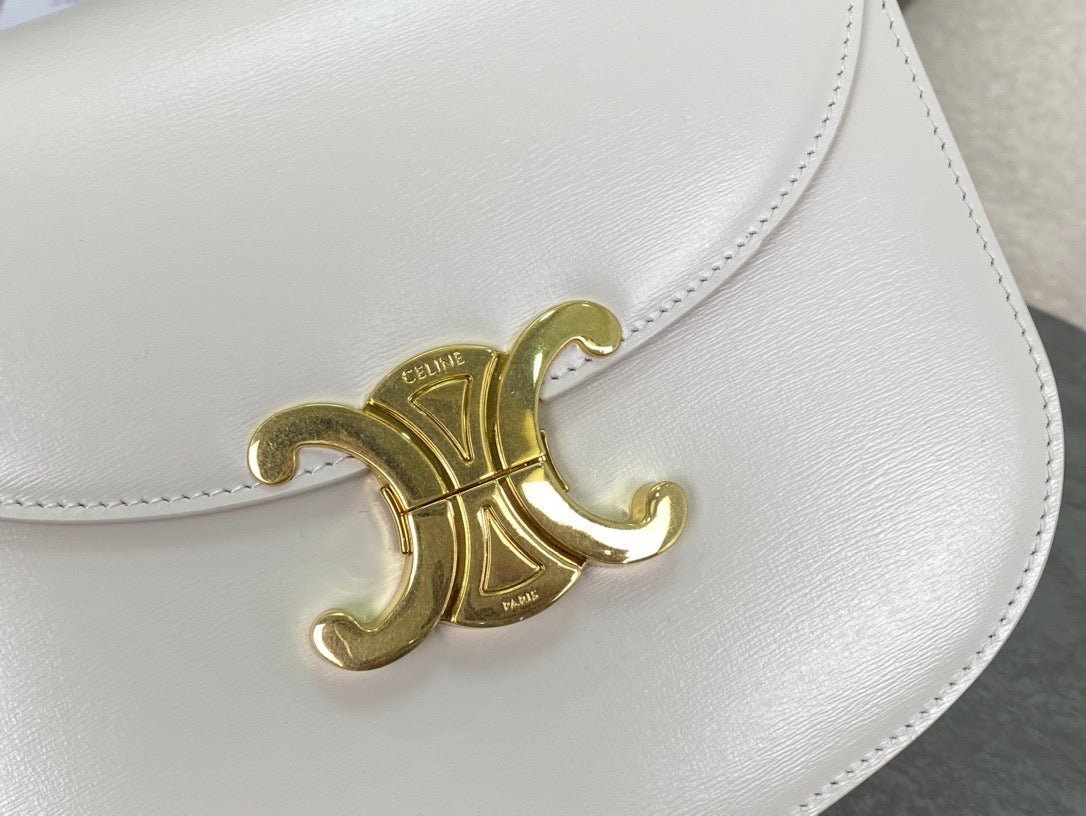 셀린느 트리옹프 틴 베사체 레더 체인백